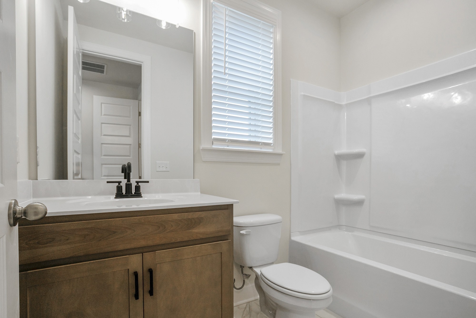 915 Champions Circle Property Photo 13