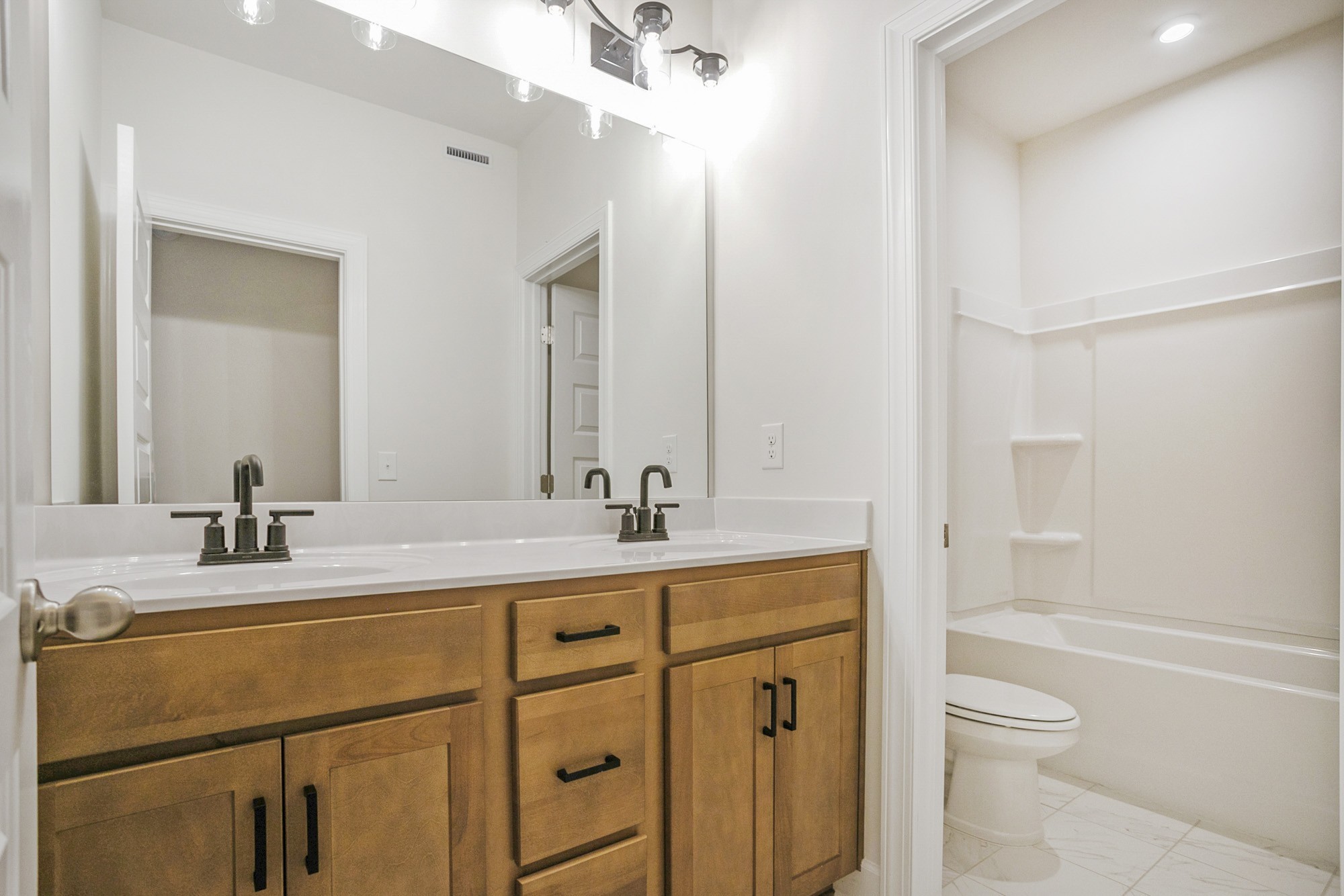 915 Champions Circle Property Photo 25