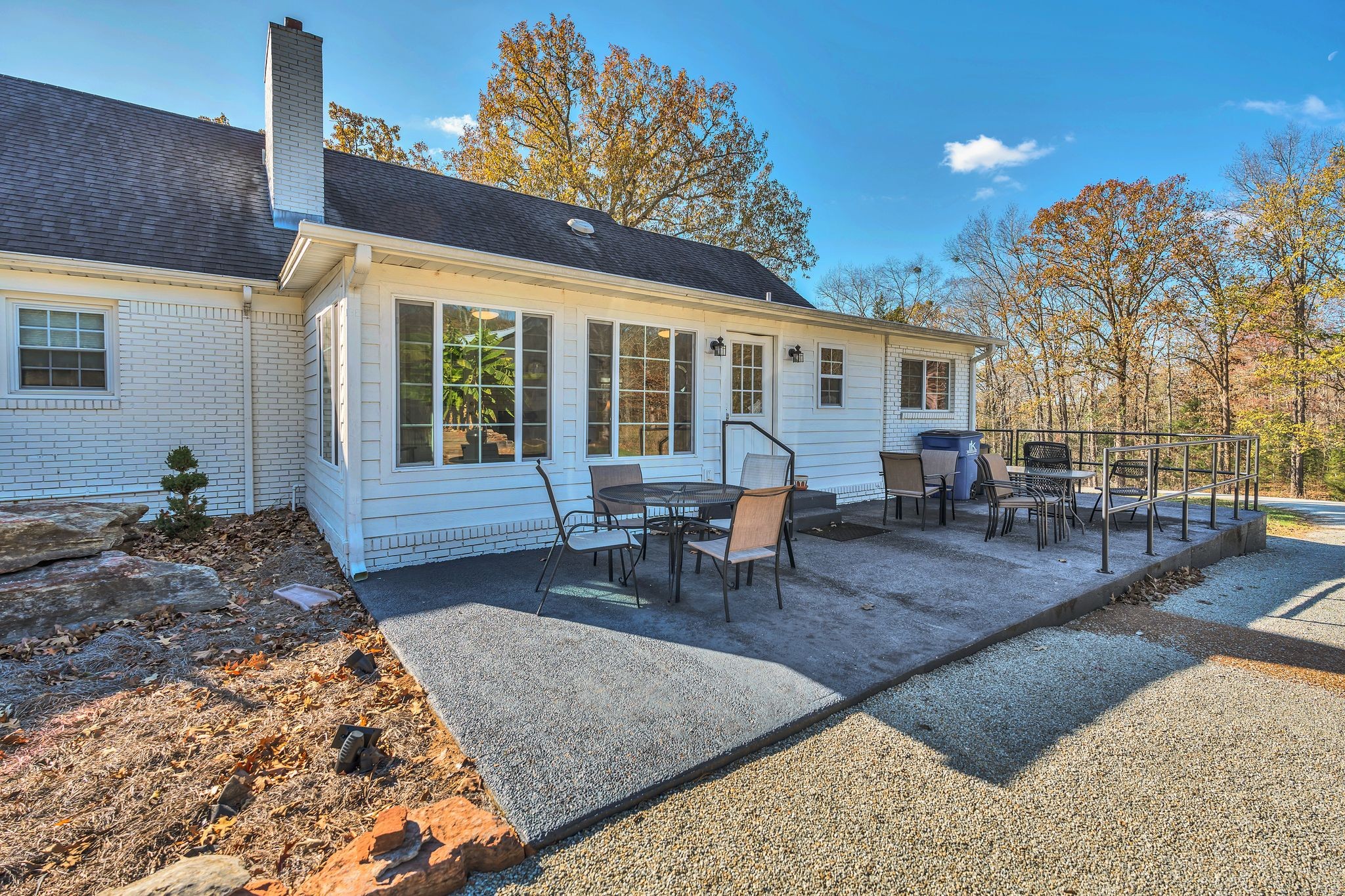125 Airport Rd Property Photo 6