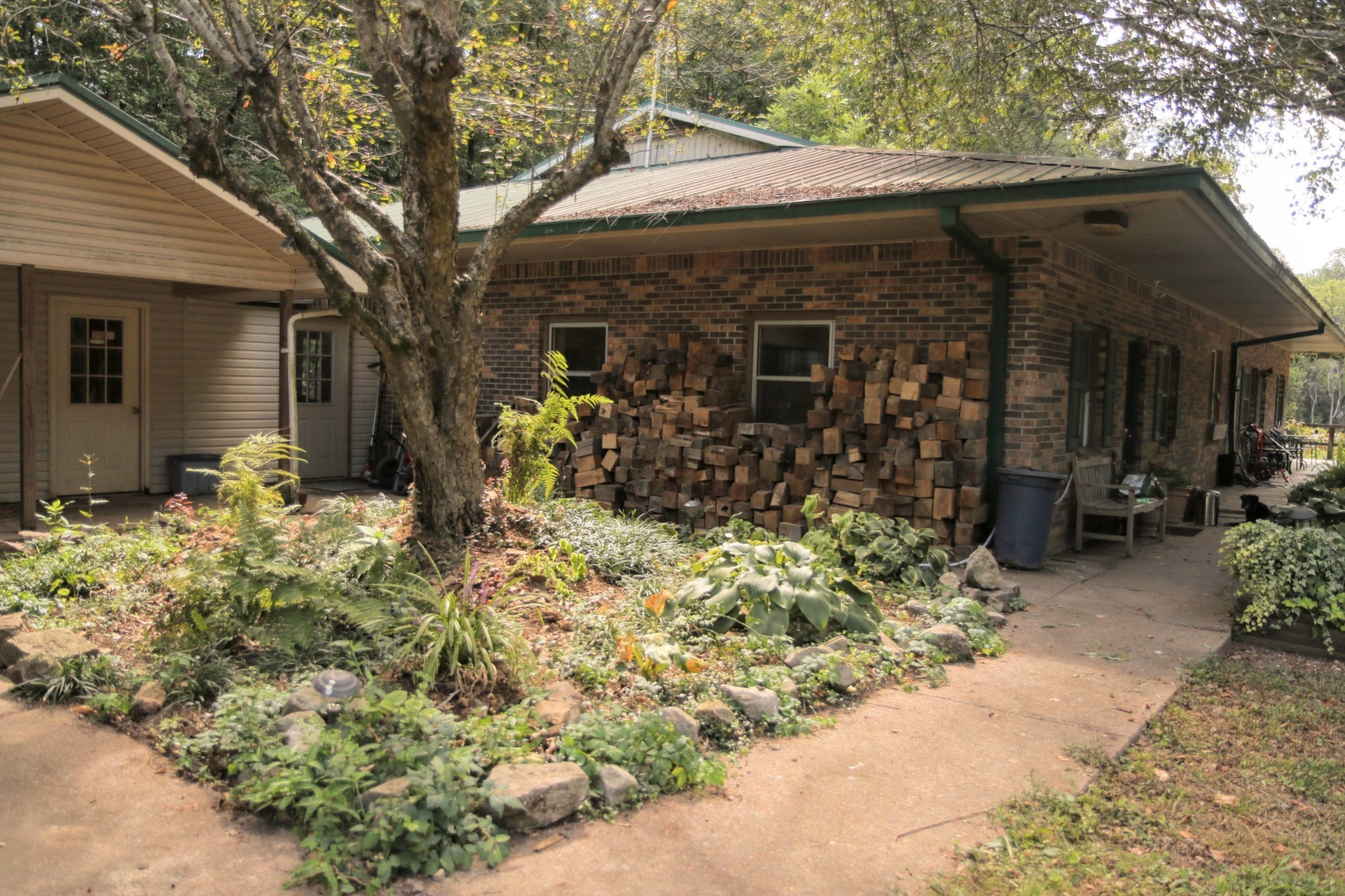 168 Three Springs Rd Property Photo 8