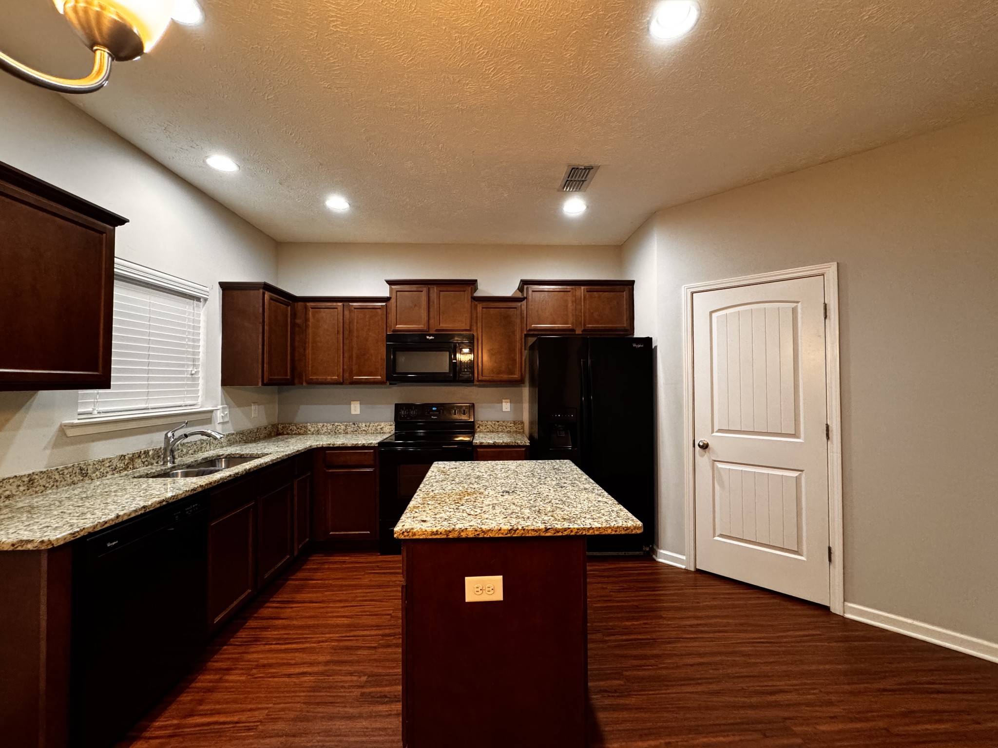 802 Lower Park Pl Property Photo 6