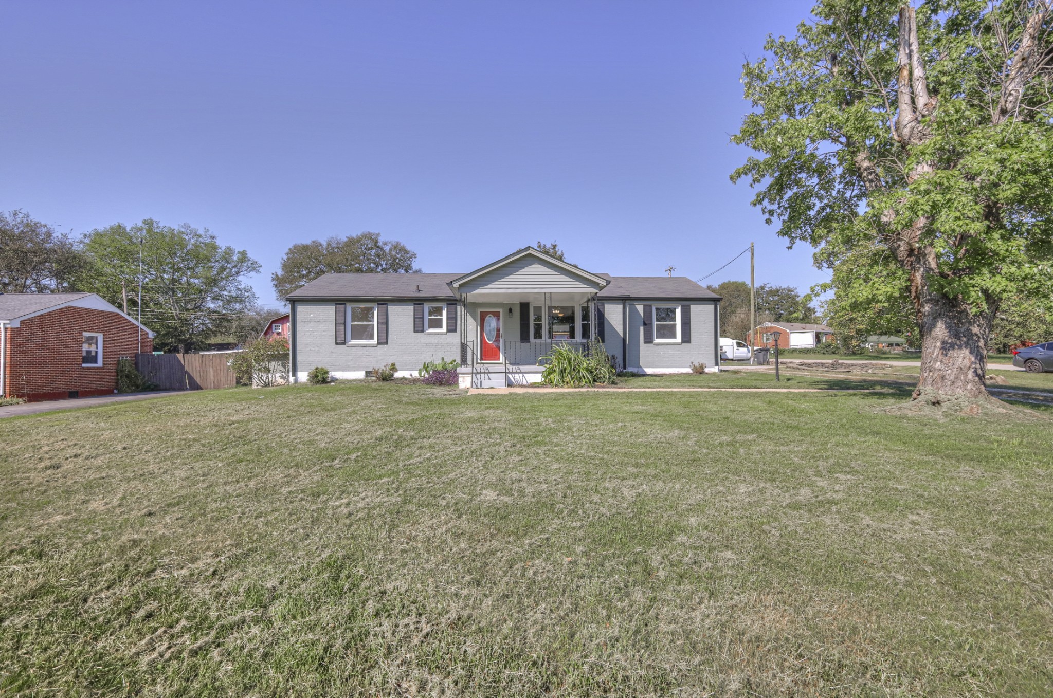 300 Pleasant Dr Property Photo 3