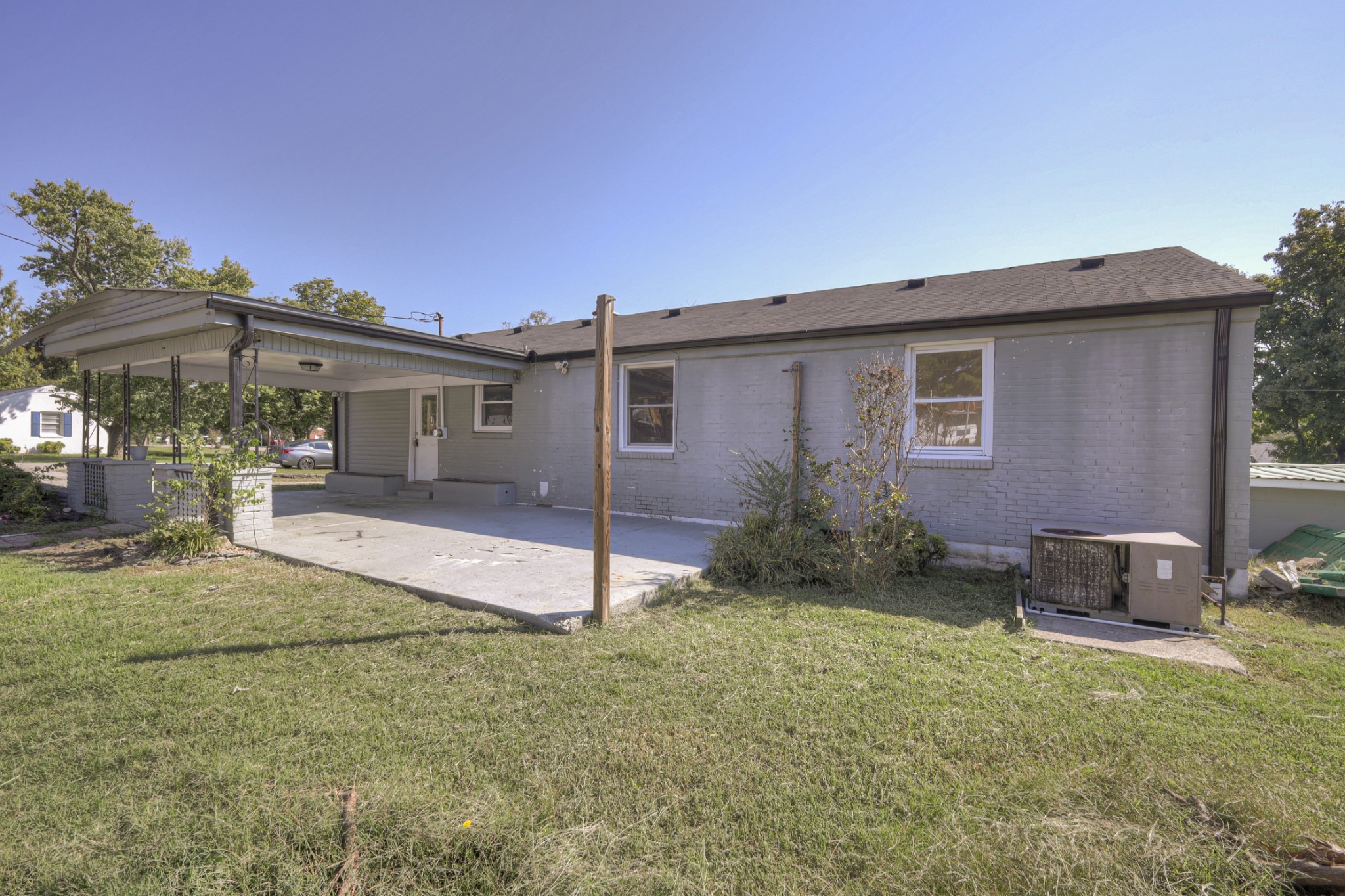 300 Pleasant Dr Property Photo 5