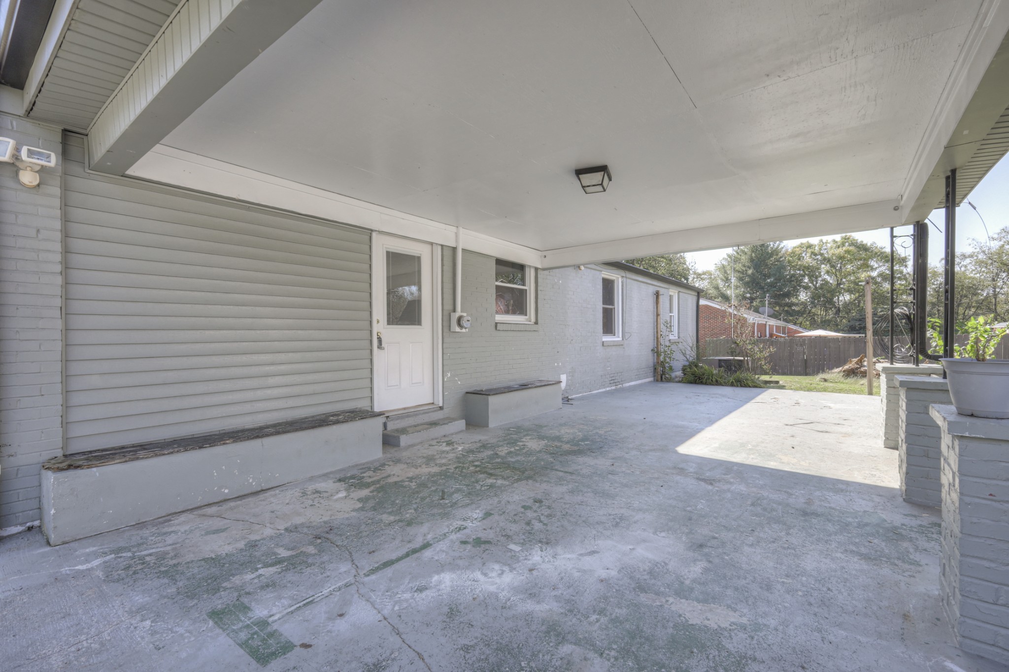 300 Pleasant Dr Property Photo 6