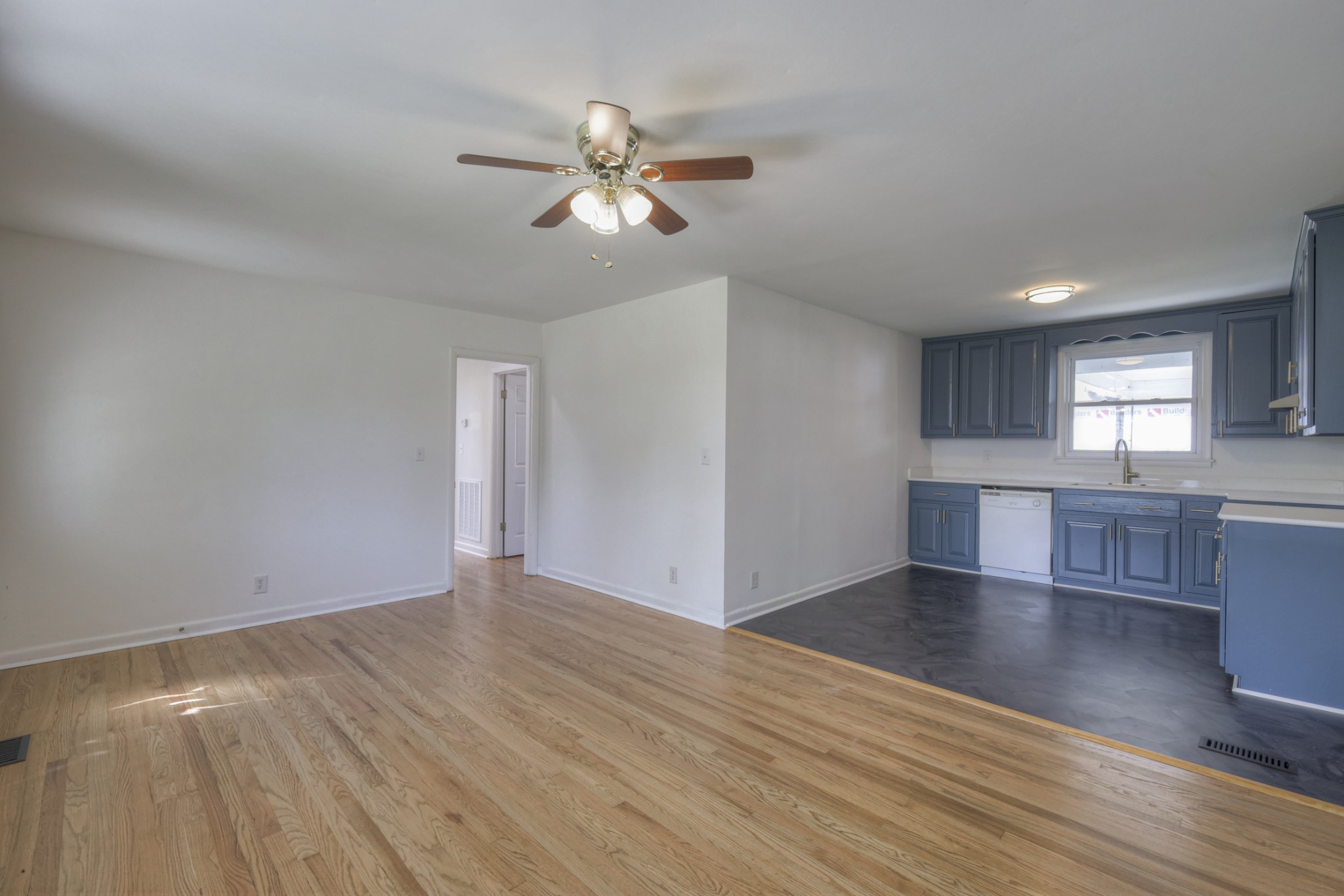 300 Pleasant Dr Property Photo 12