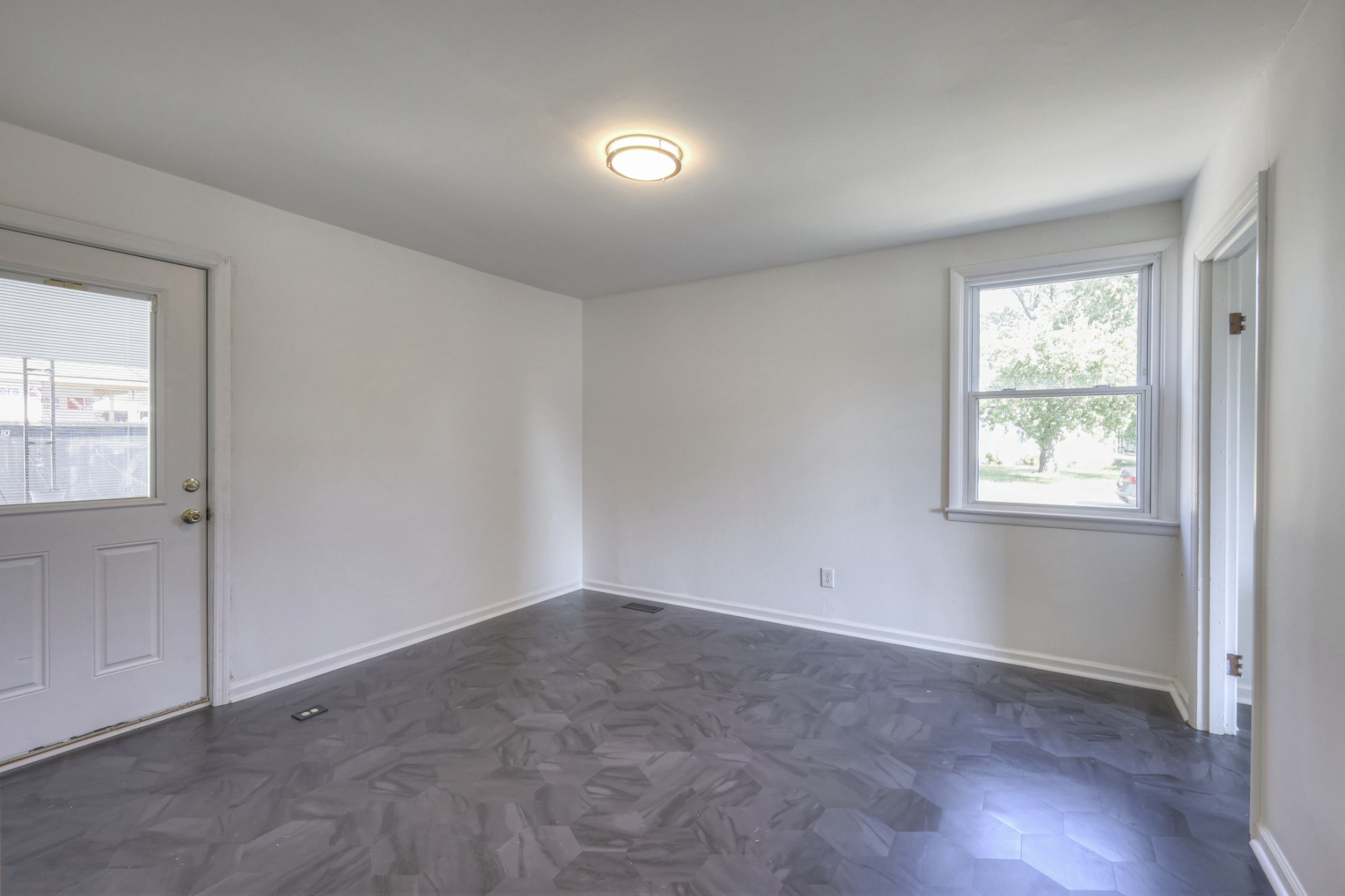 300 Pleasant Dr Property Photo 19