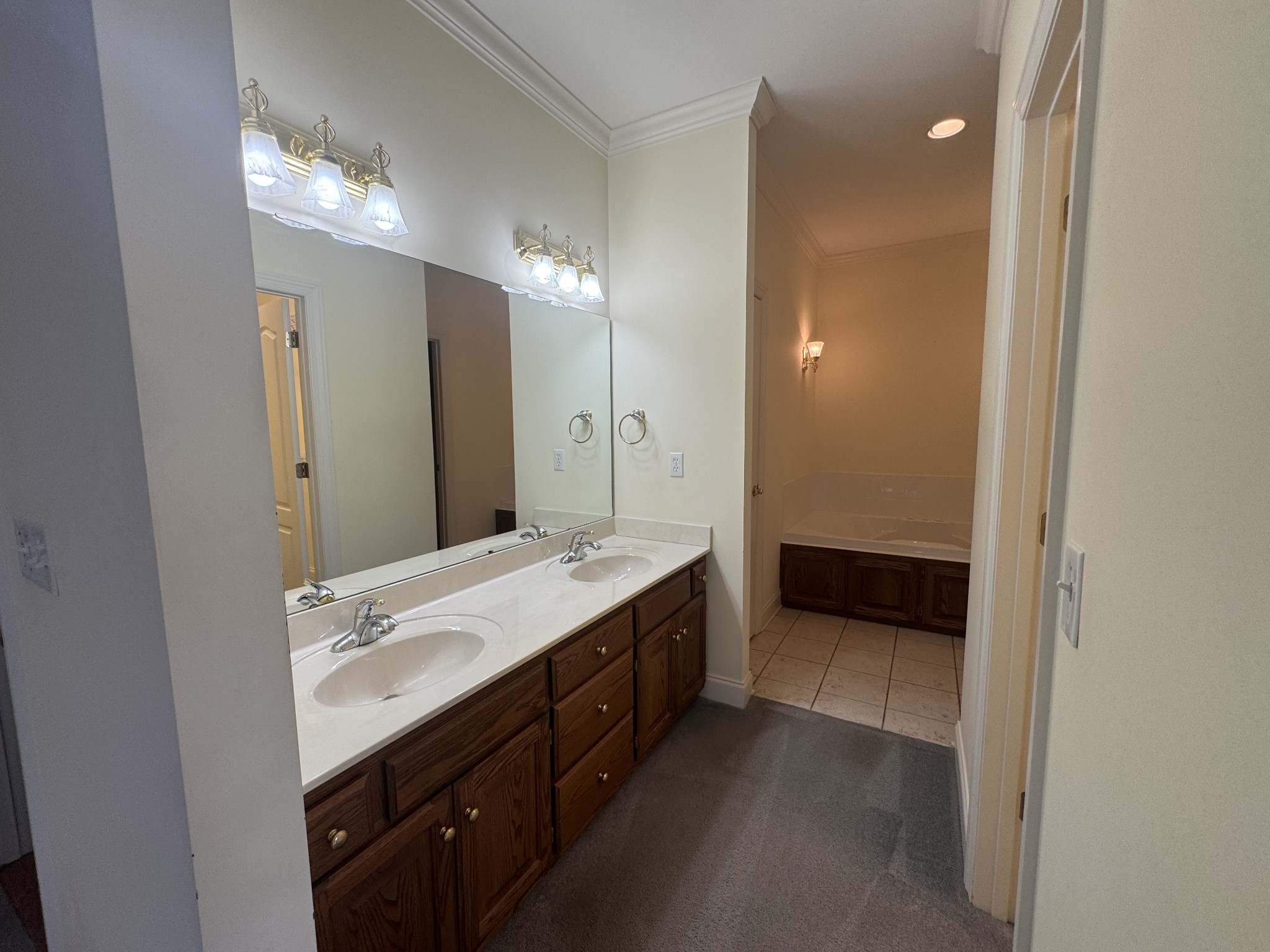 111 Kensington Ln Property Photo 10