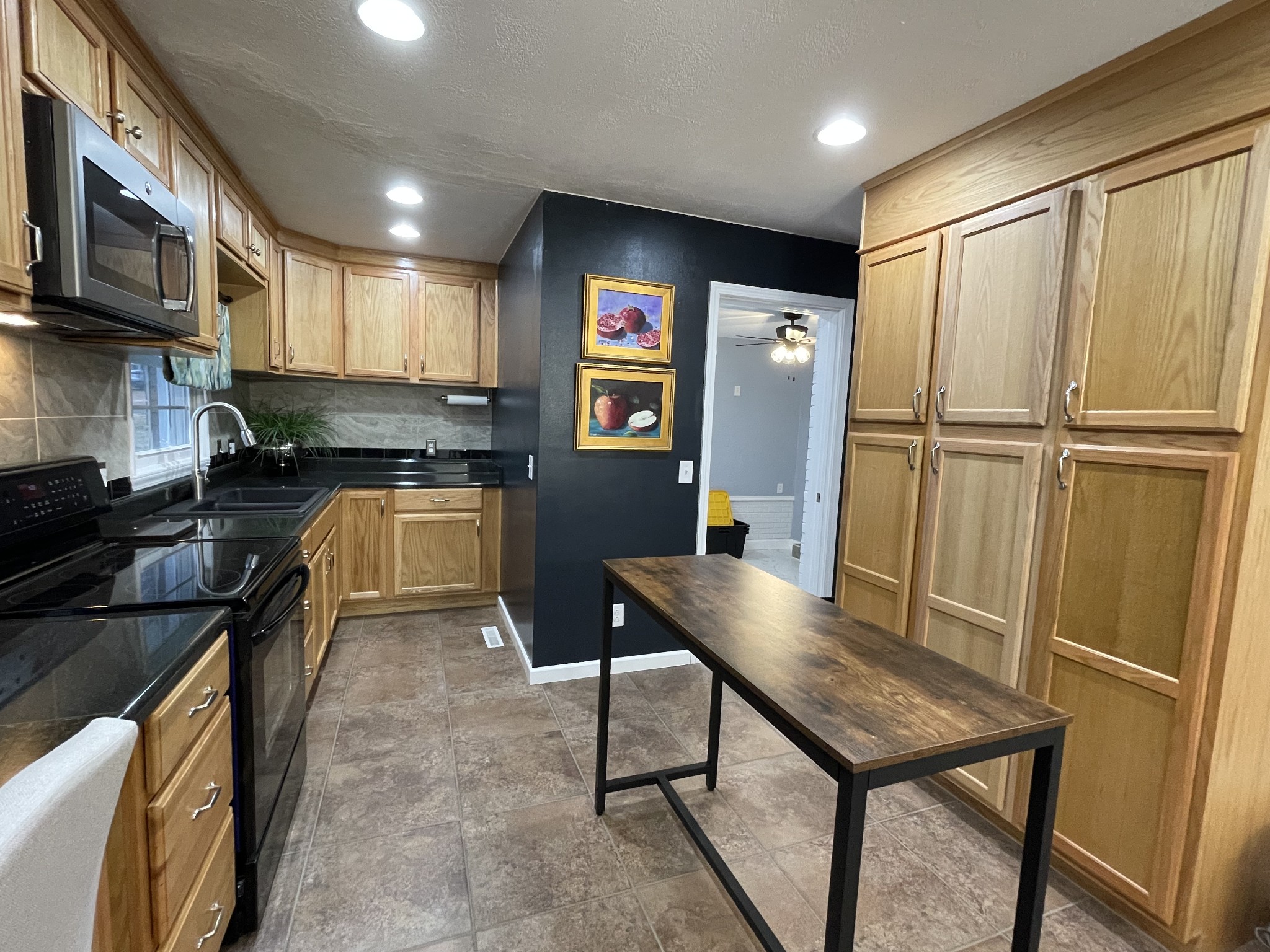1023 Lone Oak Rd Property Photo 6