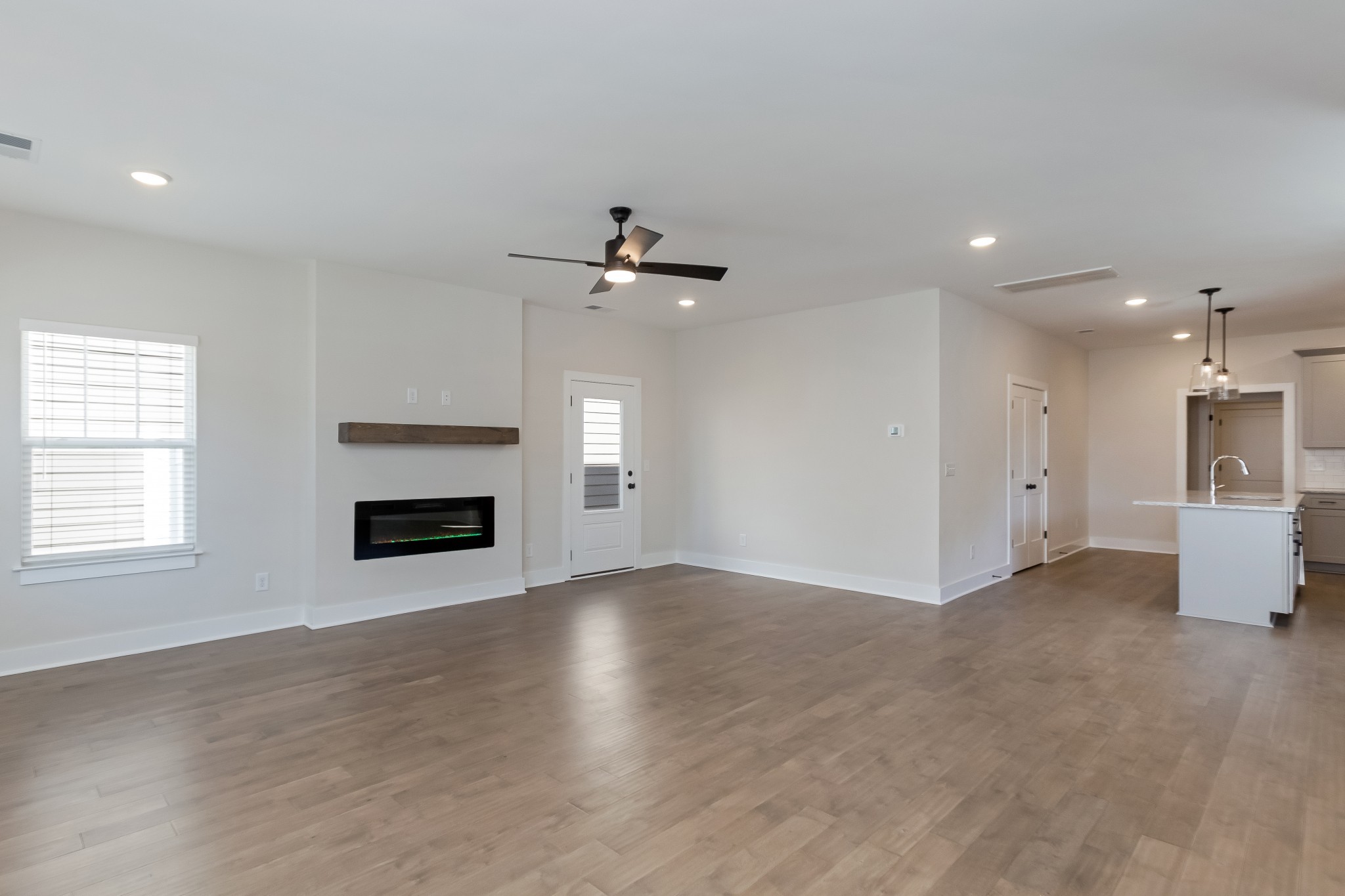 309 Jasmine Park Dr Property Photo 5
