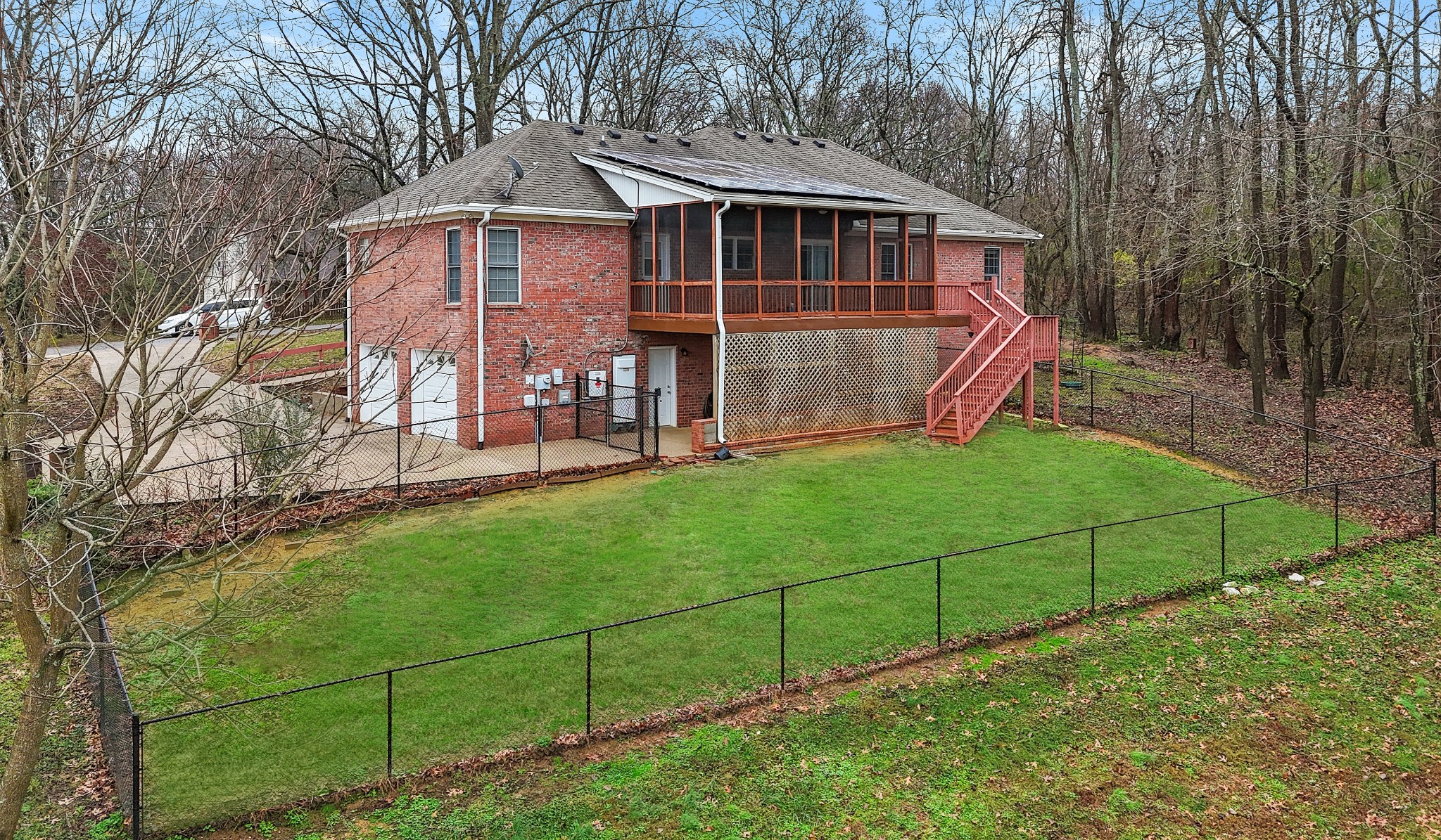 702 Hillside Dr Property Photo 4