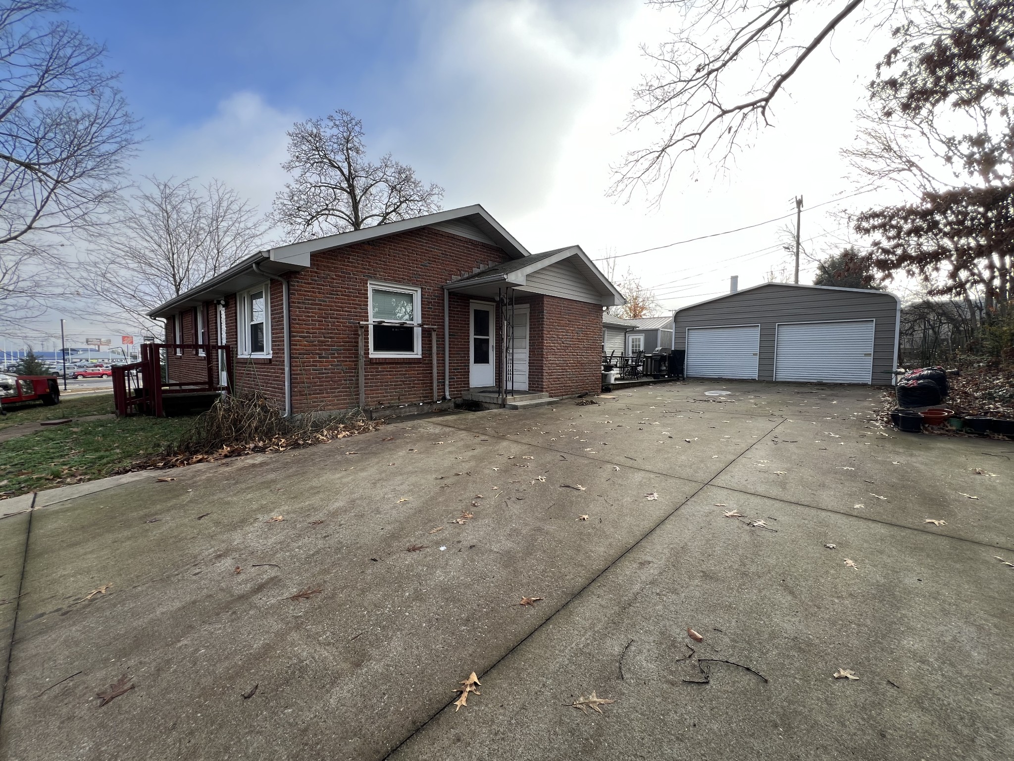 2523 Timberwood Dr Property Photo 2