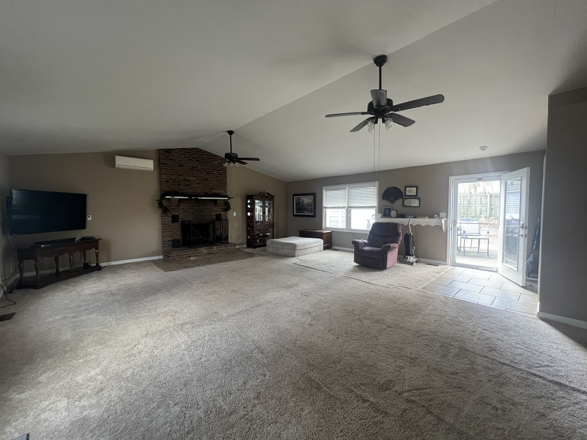 2523 Timberwood Dr Property Photo 3
