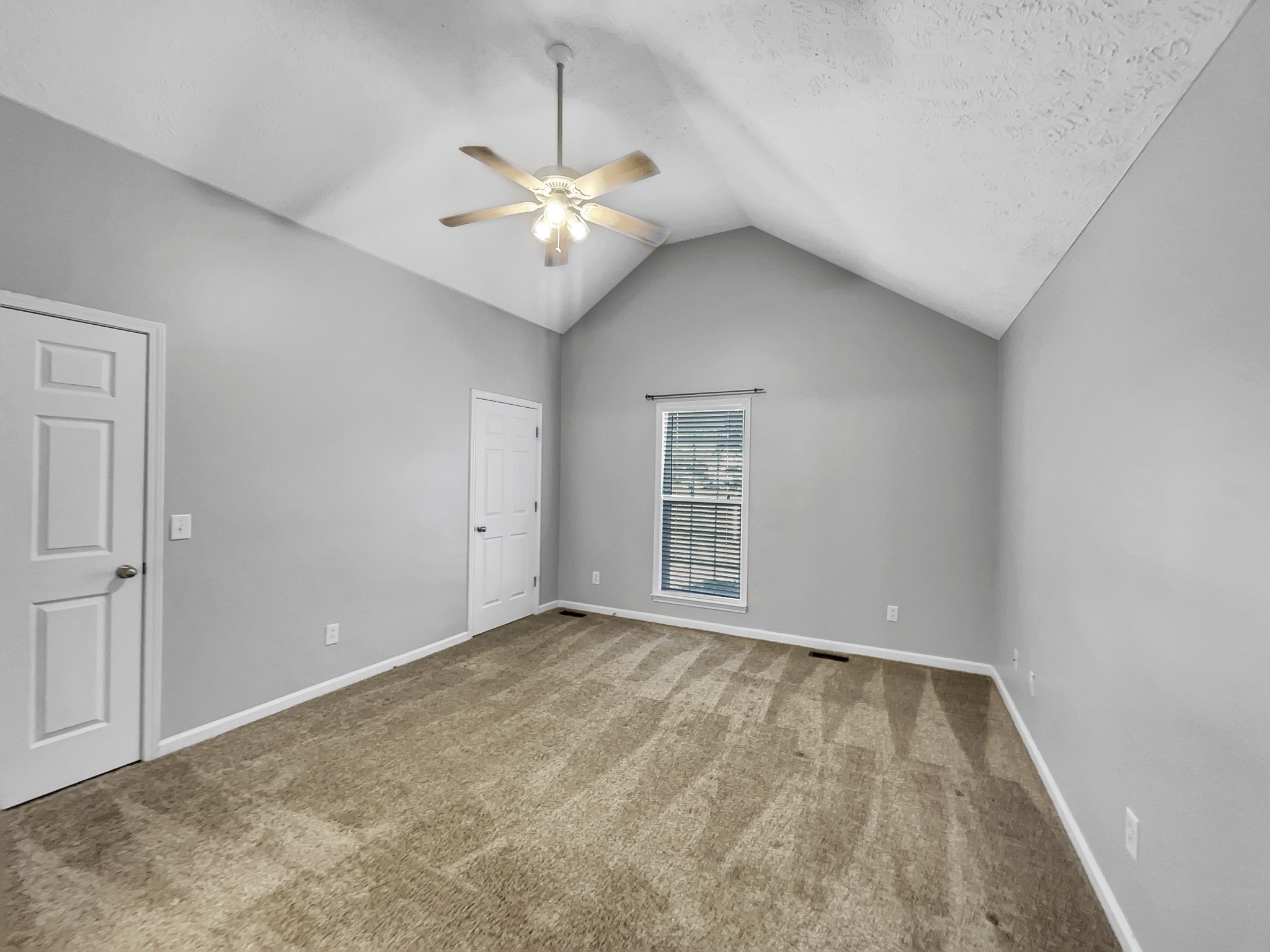 112 Whispering Water Ct Property Photo 14