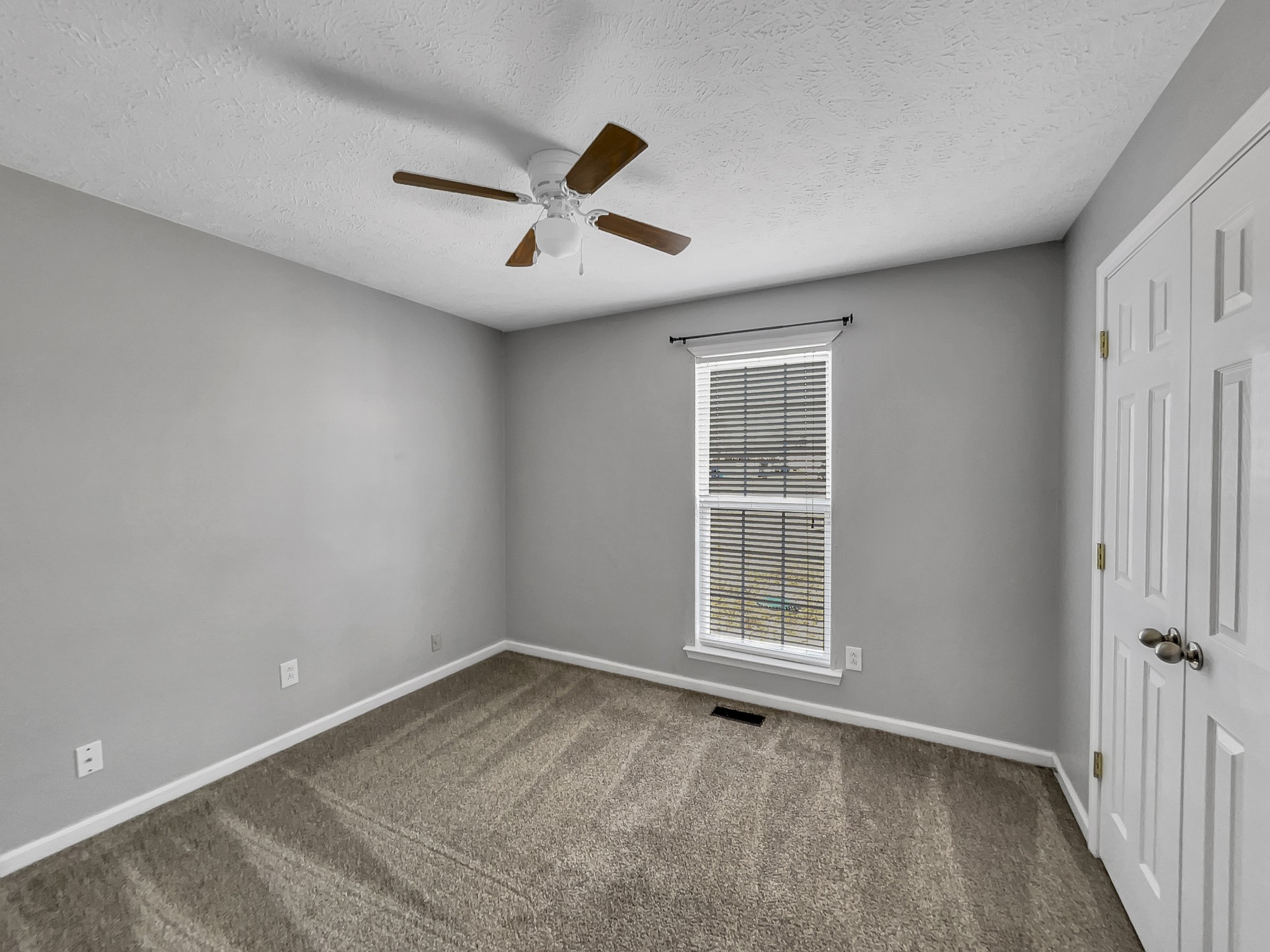 112 Whispering Water Ct Property Photo 20