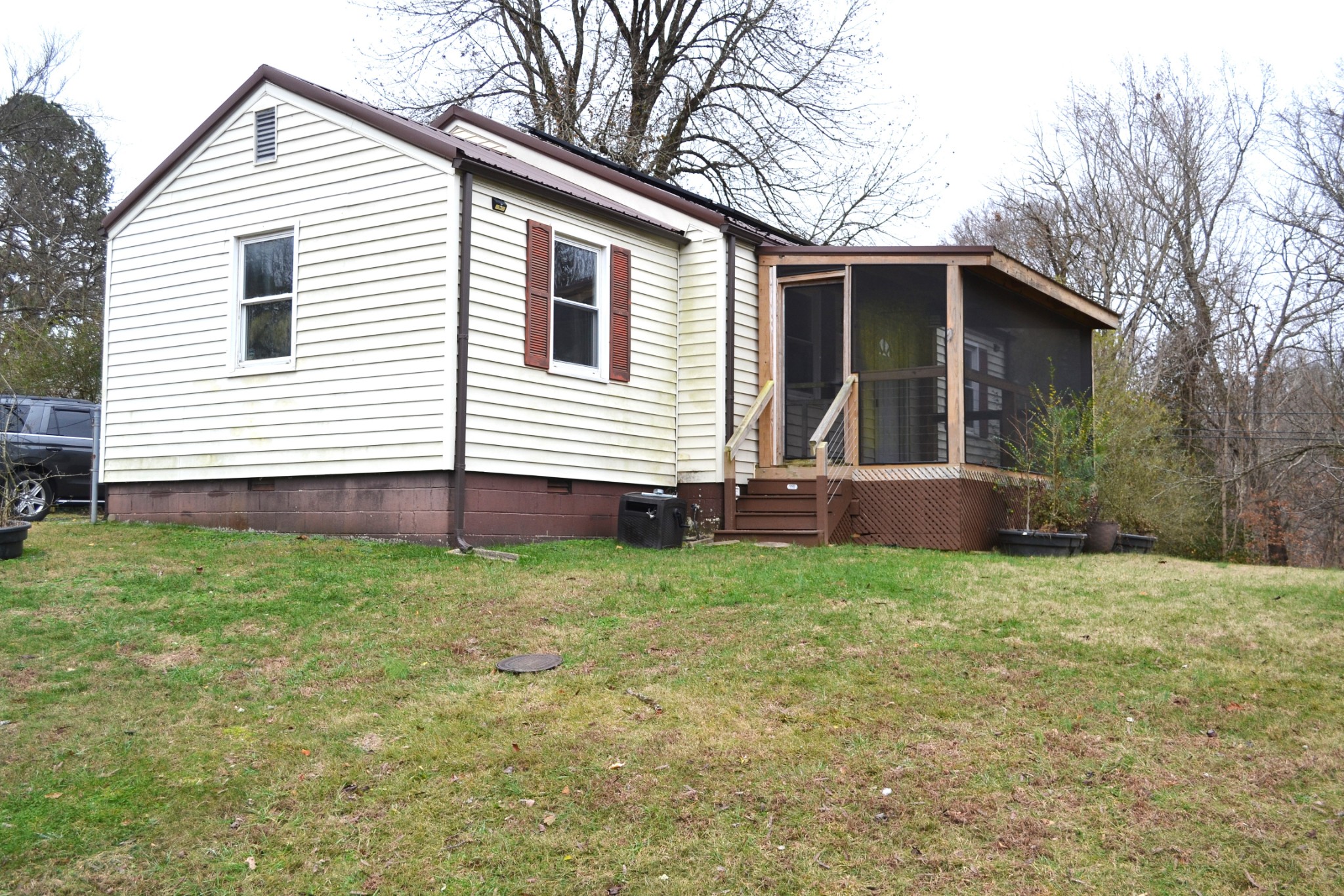 1300 Moss Rose Rd Property Photo 2
