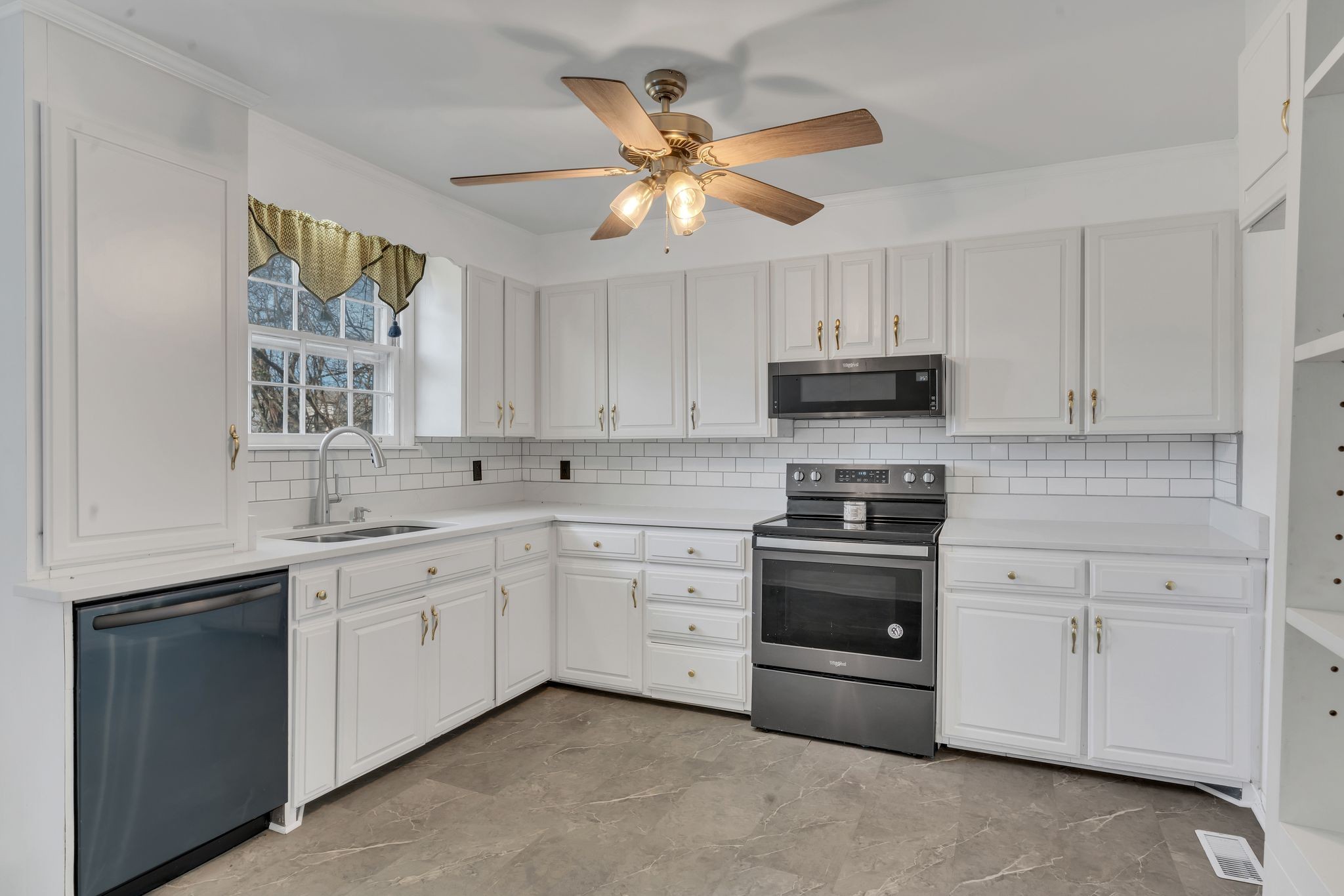 4112 Marydale Dr Property Photo 10