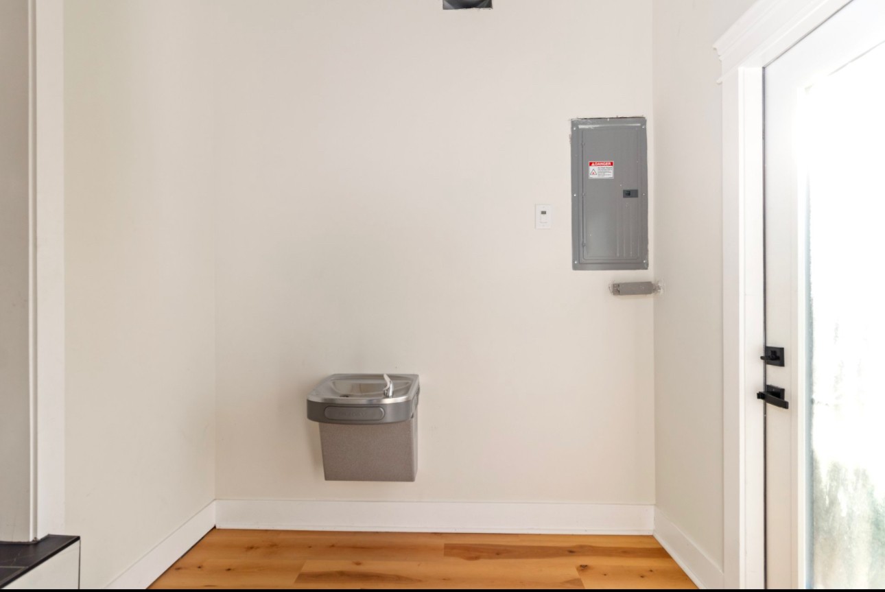676 Johnson St Property Photo 23
