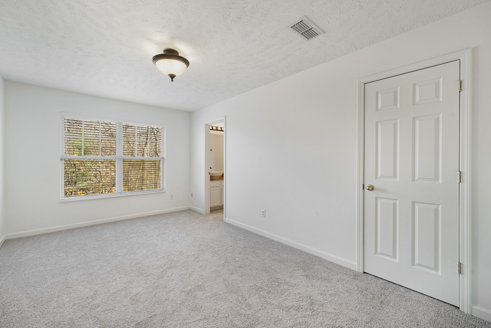 416 Shadow Glen Dr Property Photo 5