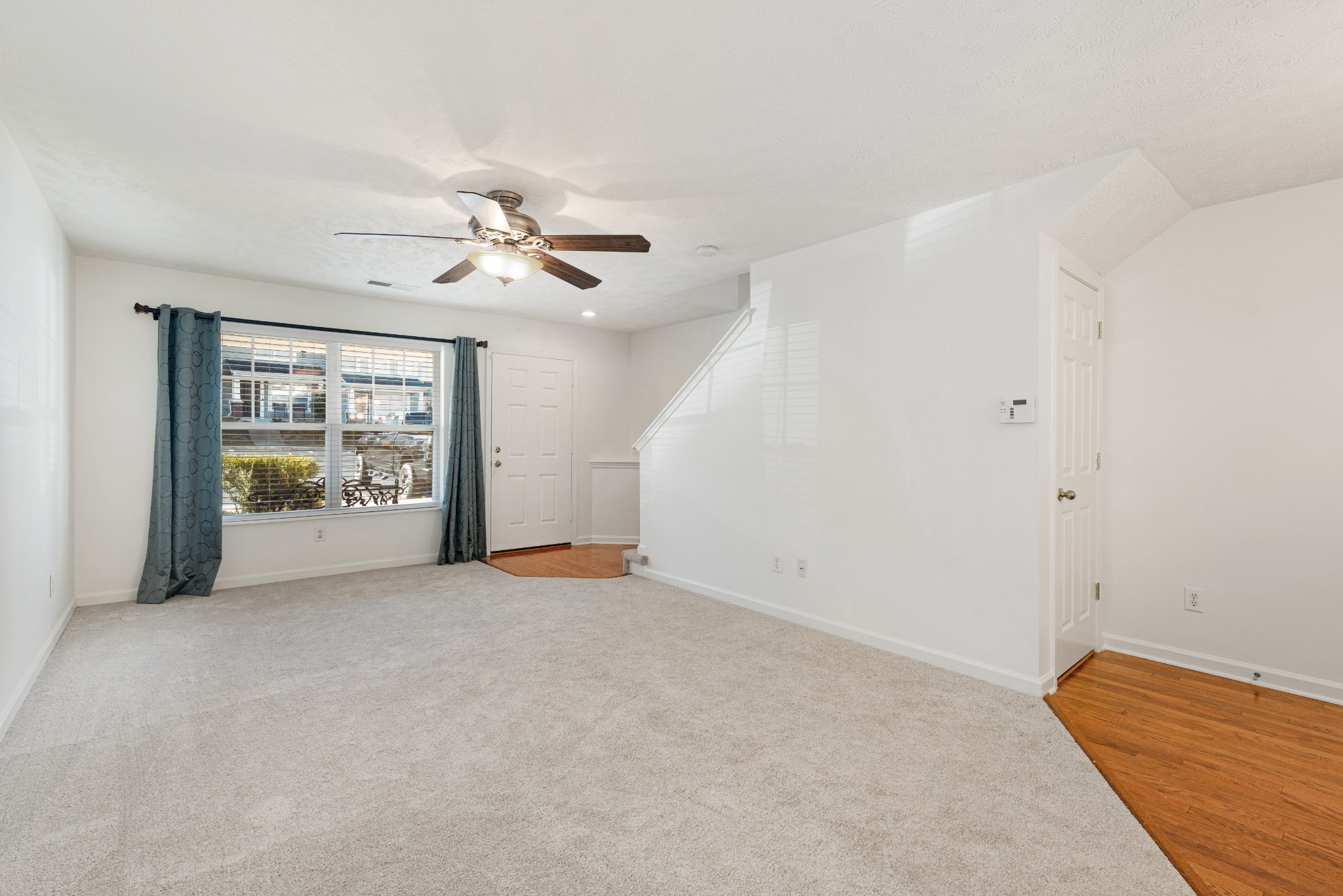 416 Shadow Glen Dr Property Photo 8