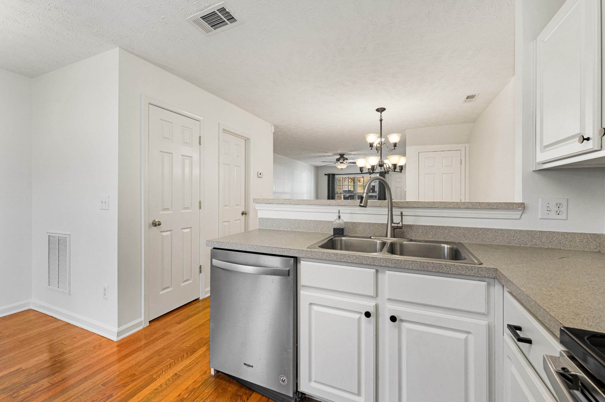 416 Shadow Glen Dr Property Photo 15