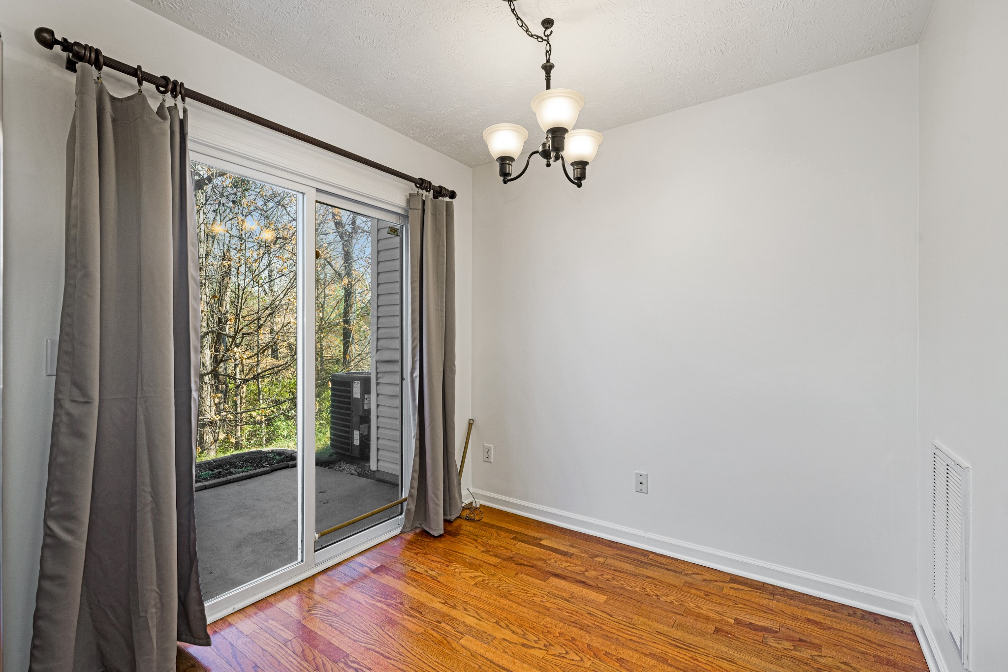 416 Shadow Glen Dr Property Photo 16