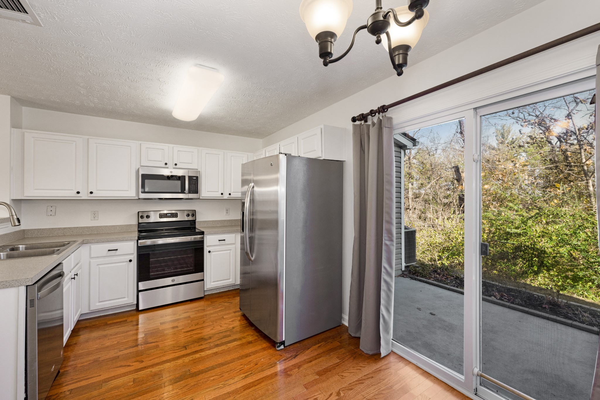 416 Shadow Glen Dr Property Photo 17