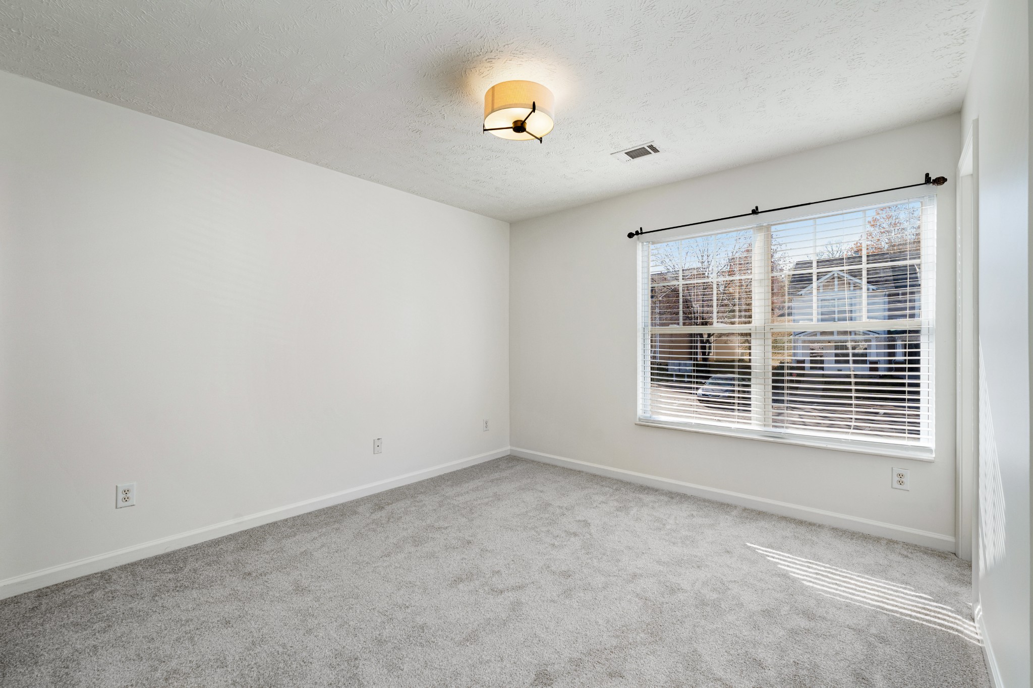416 Shadow Glen Dr Property Photo 23