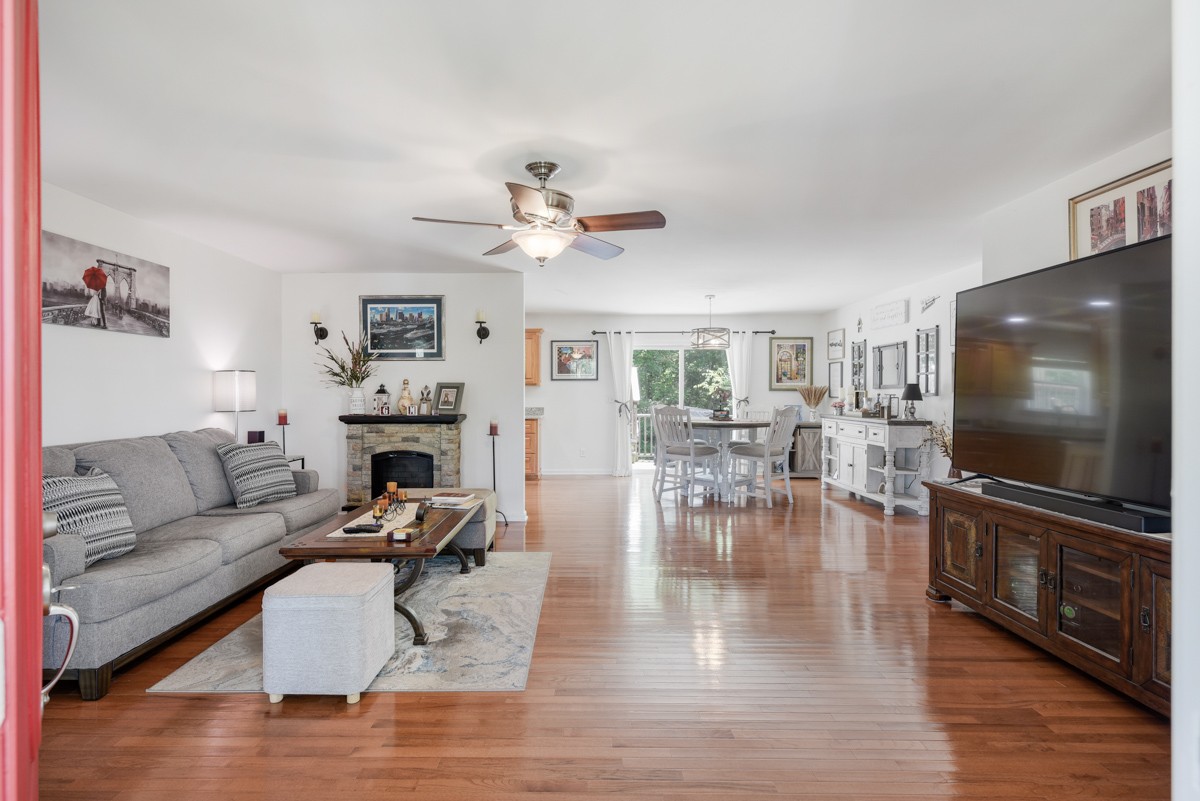 1555 Heller Rdg Property Photo 5