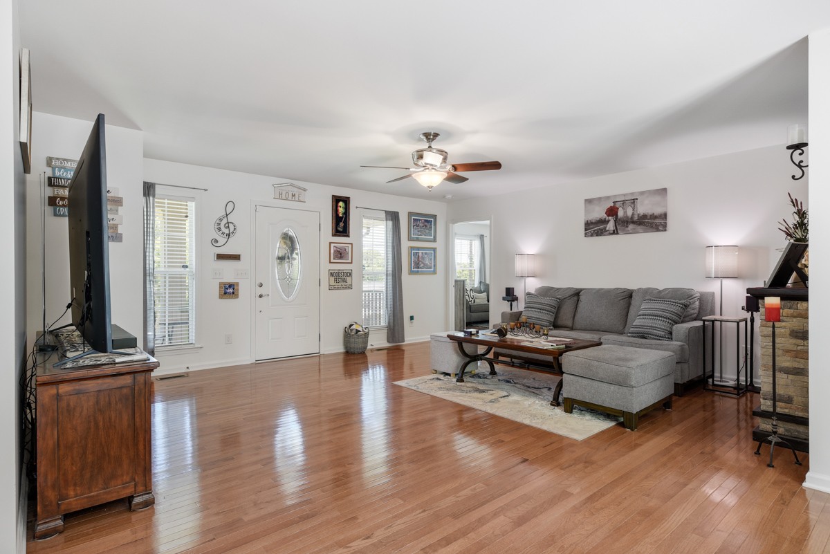 1555 Heller Rdg Property Photo 6