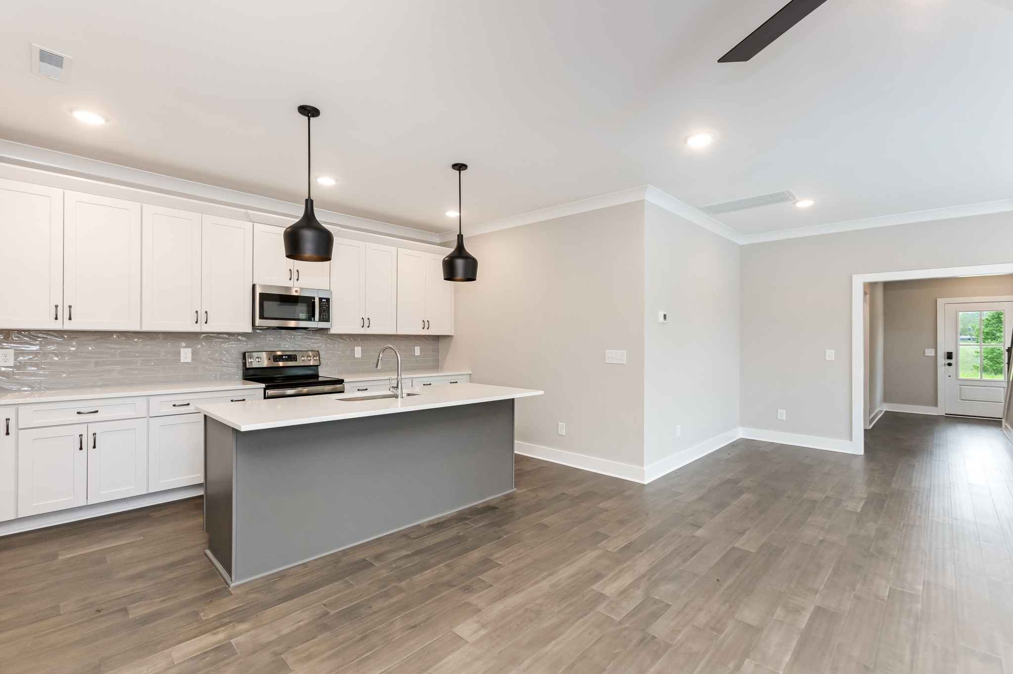 300 Jasmine Park Property Photo 6