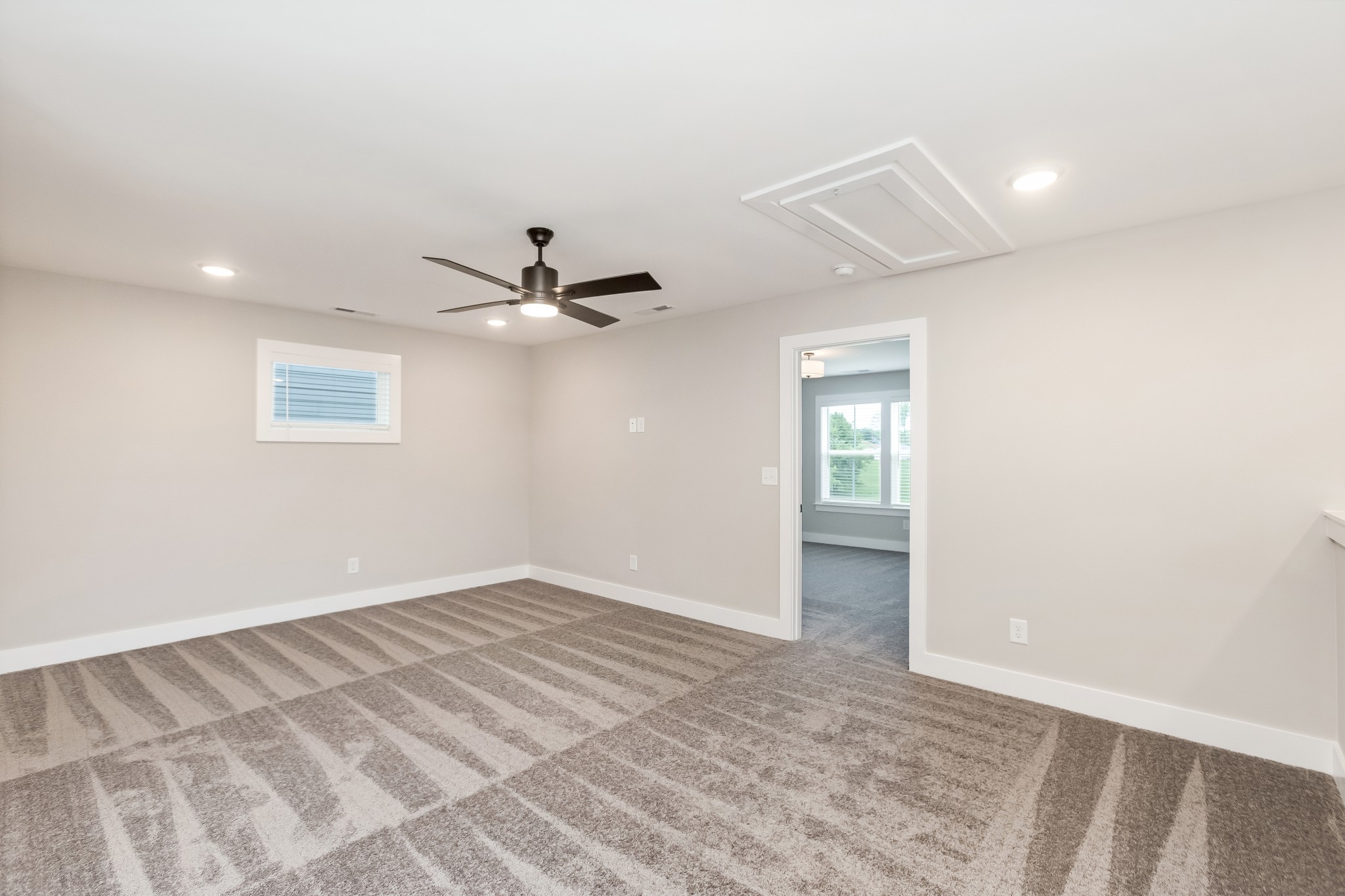 300 Jasmine Park Property Photo 28