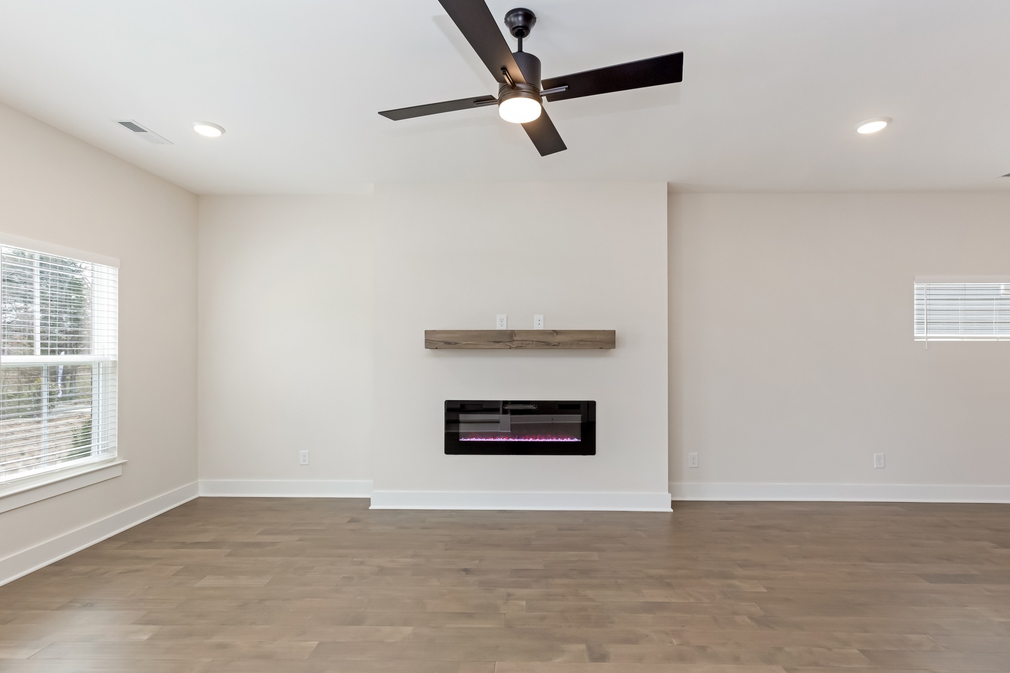 323 Jasmine Park Property Photo 14