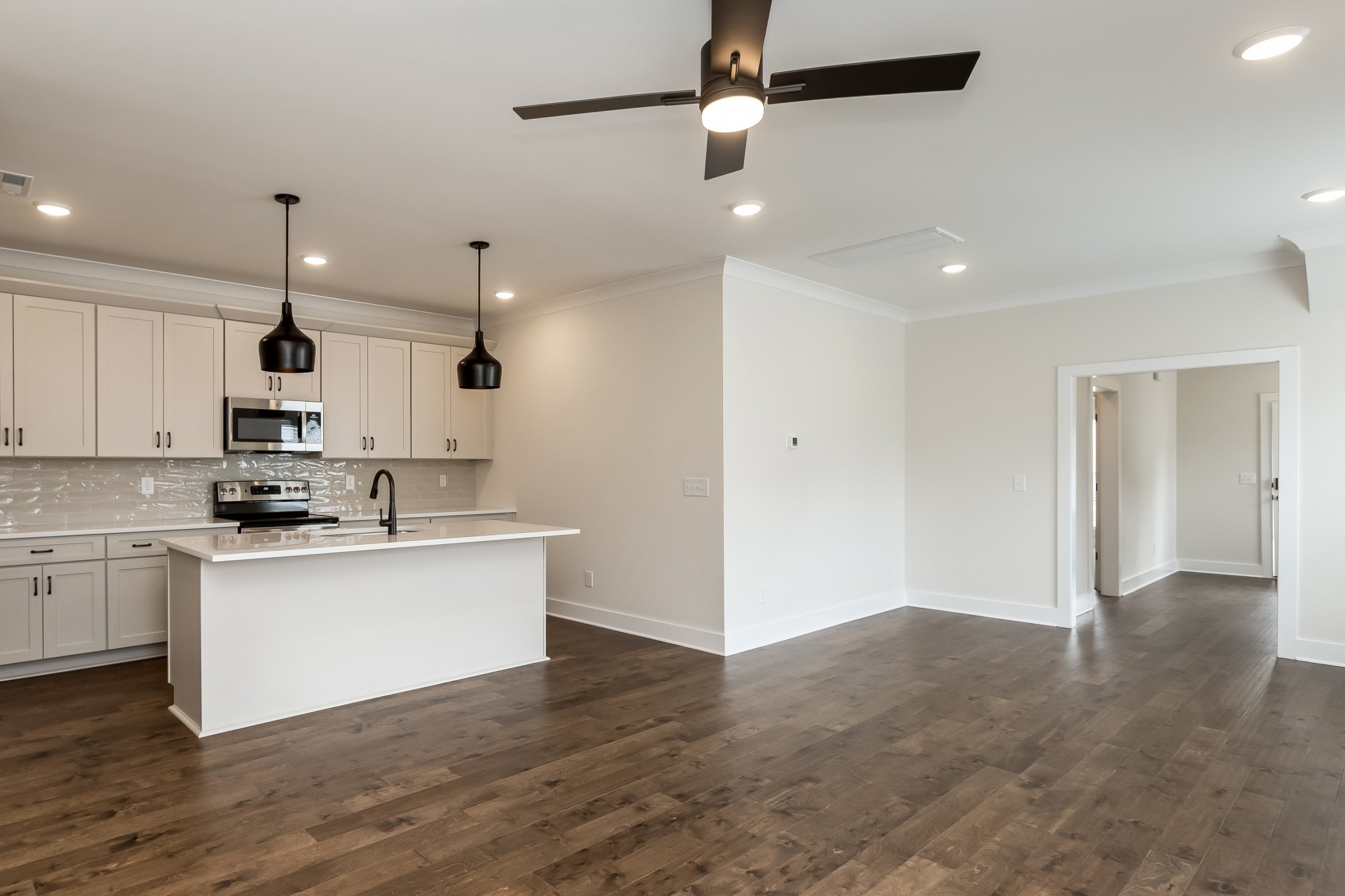 313 Jasmine Park Property Photo 5