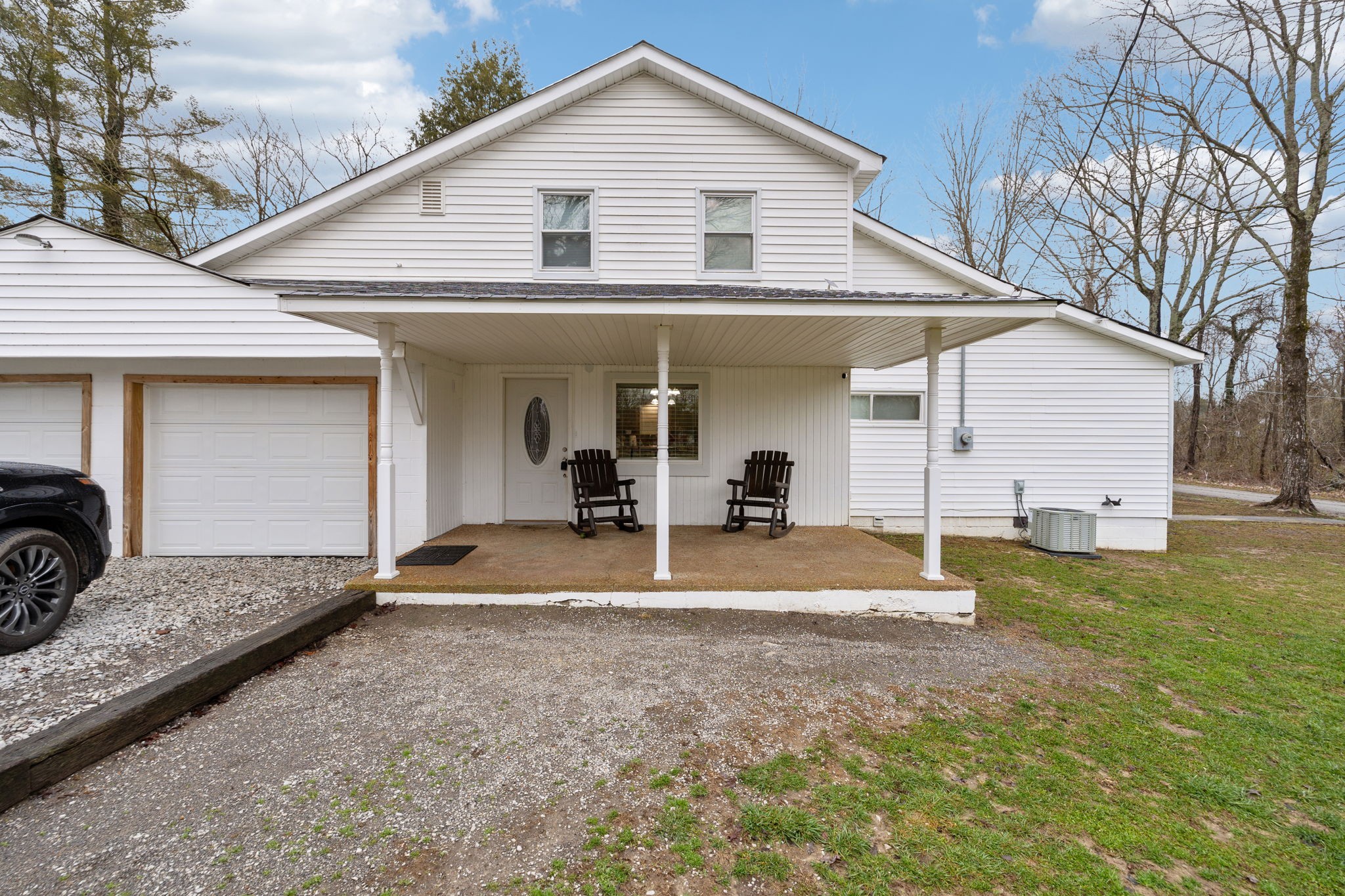 163 1st St Property Photo 1