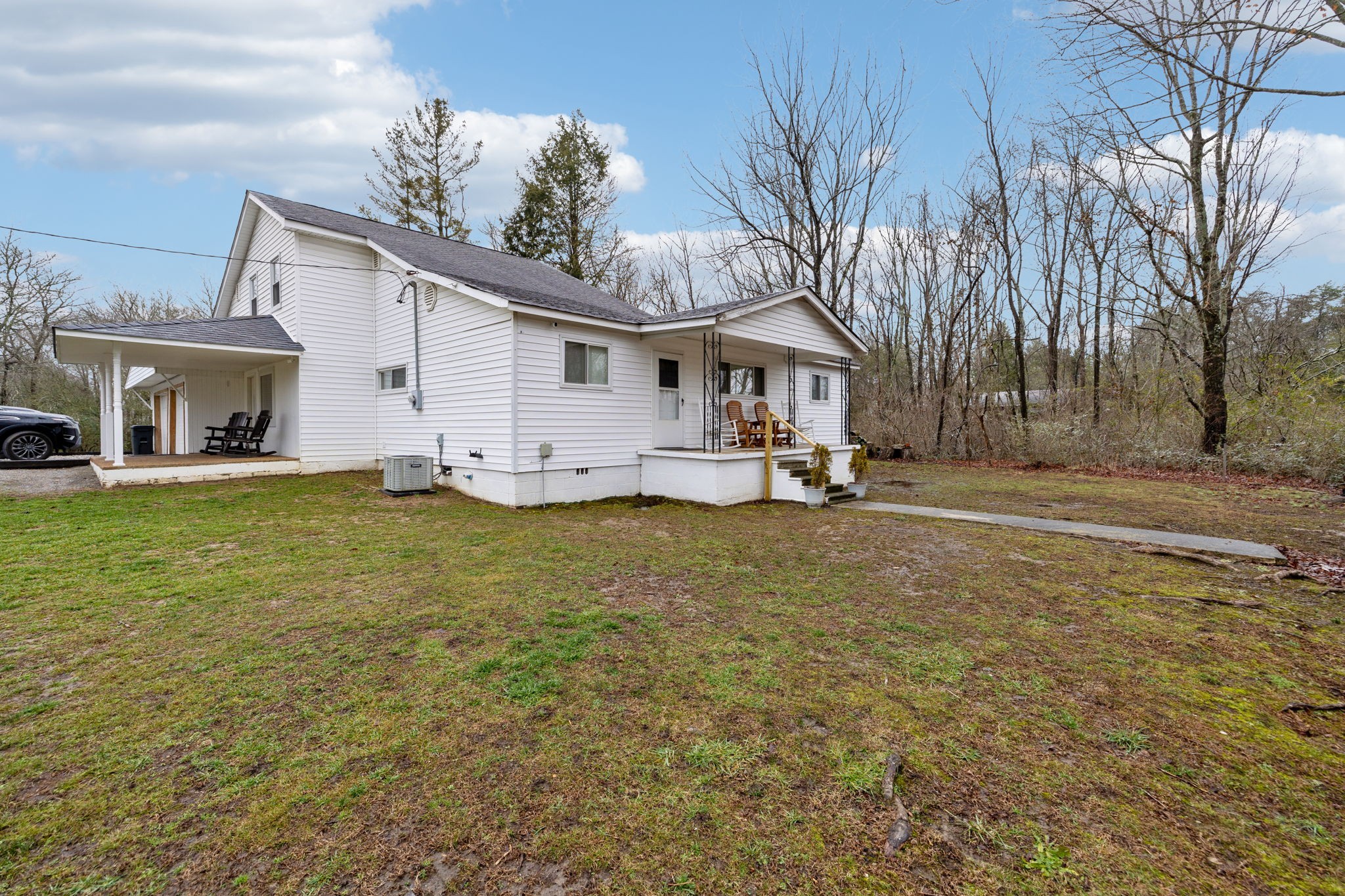 163 1st St Property Photo 3