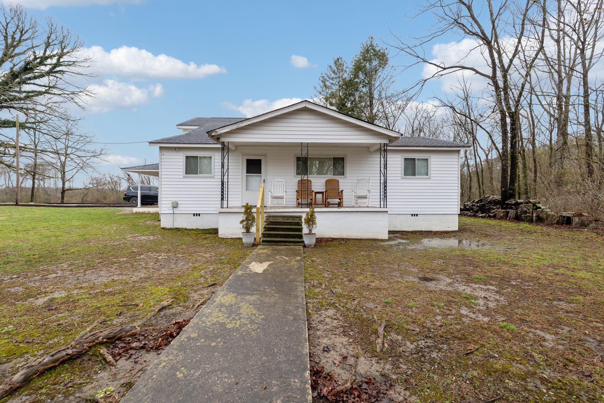 163 1st St Property Photo 4