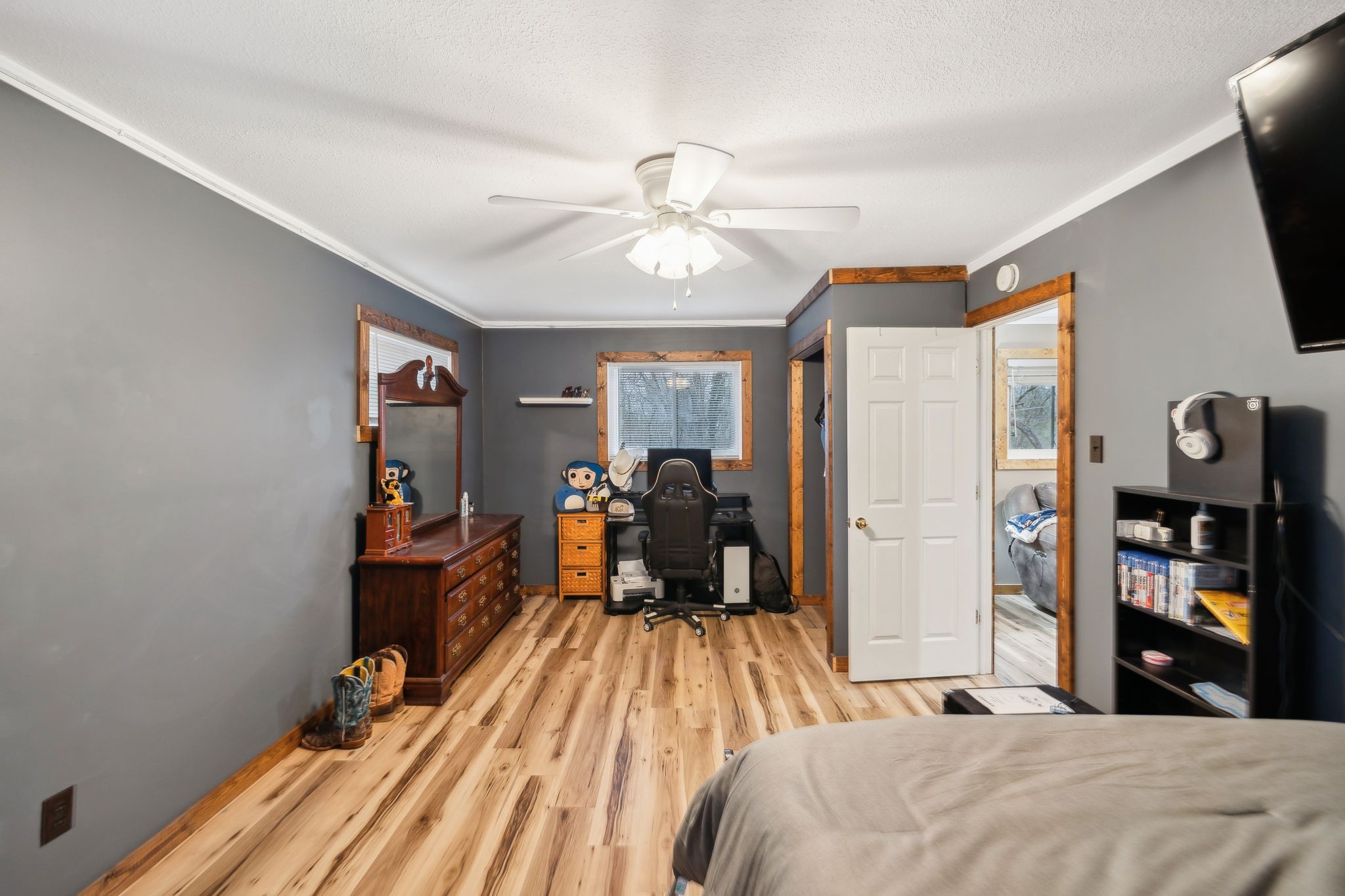 163 1st St Property Photo 36
