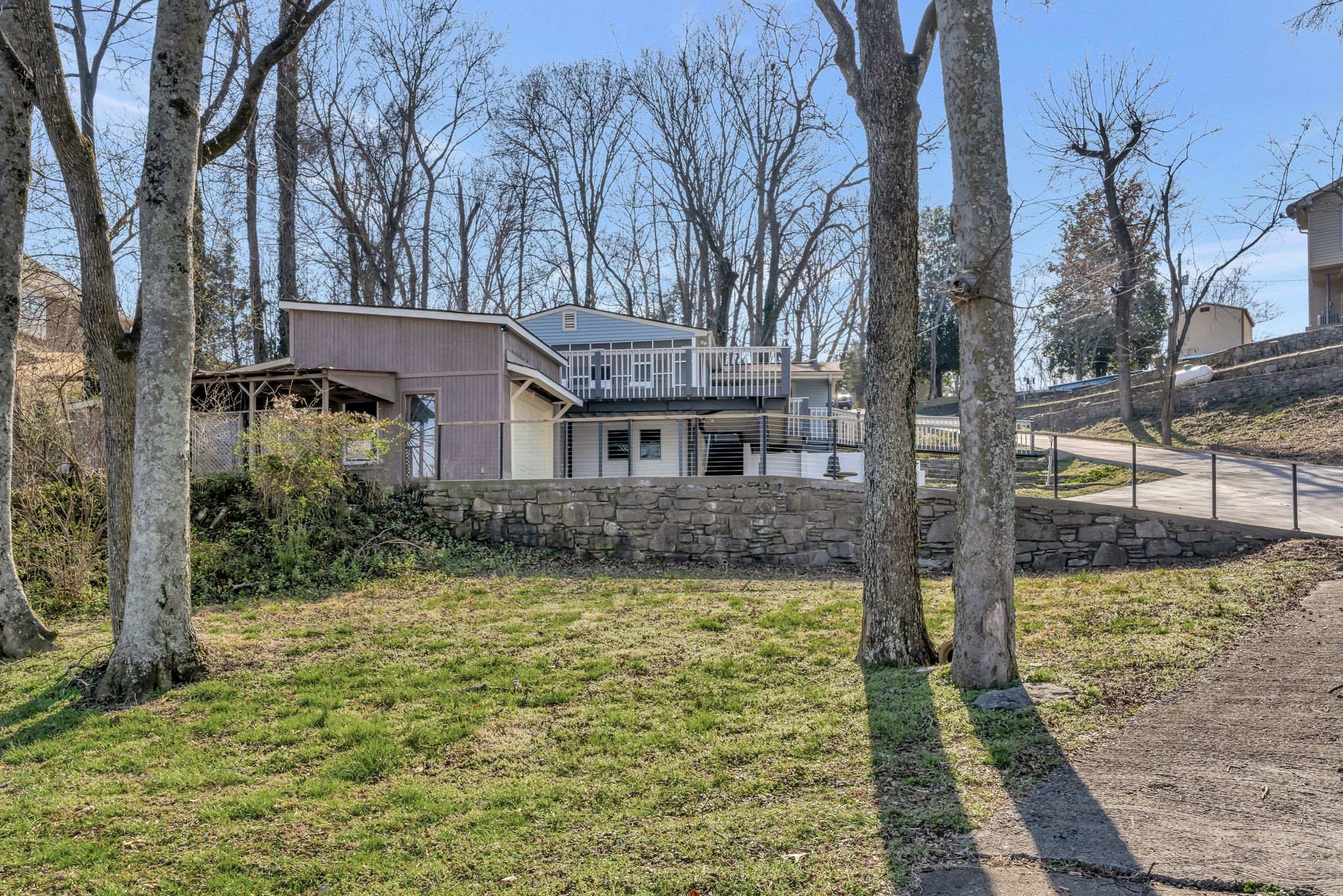 645 Lakeview Cir Property Photo 1