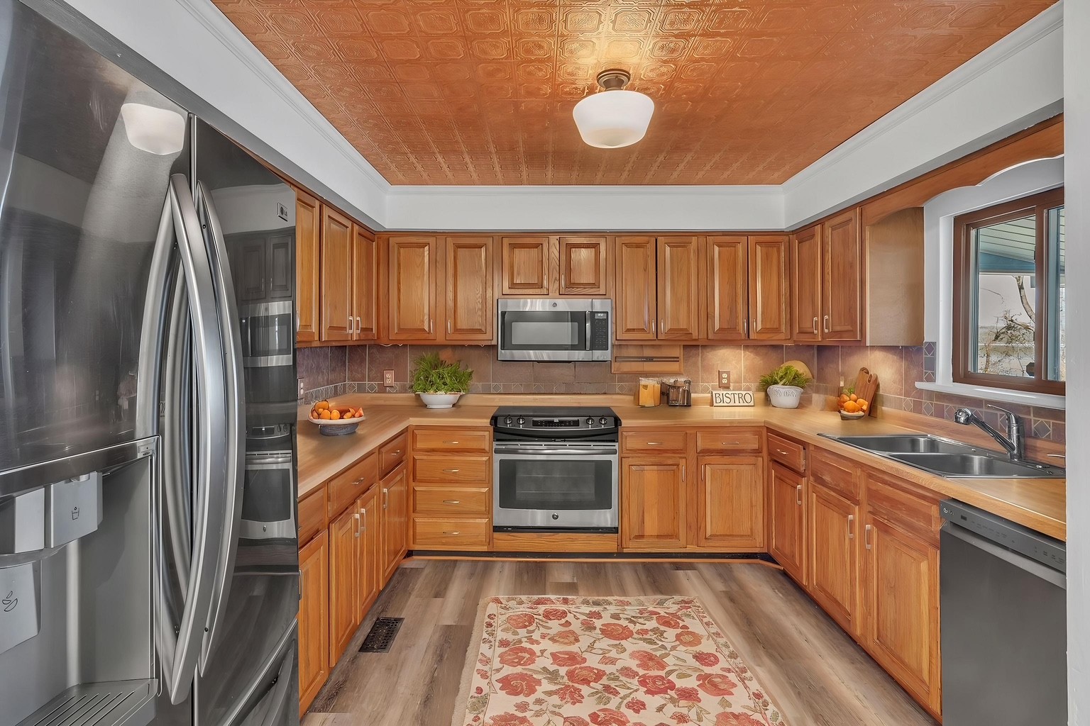 645 Lakeview Cir Property Photo 4