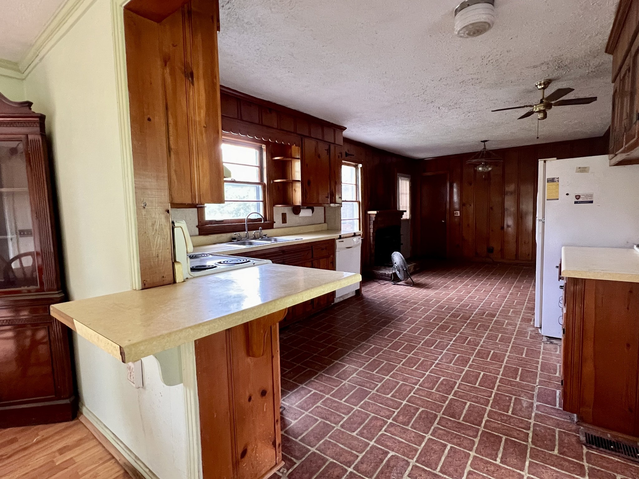 250 Chipman Rd Property Photo 2