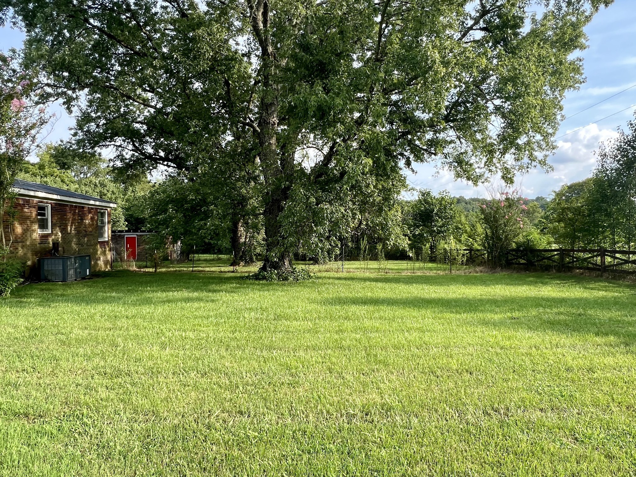 250 Chipman Rd Property Photo 2