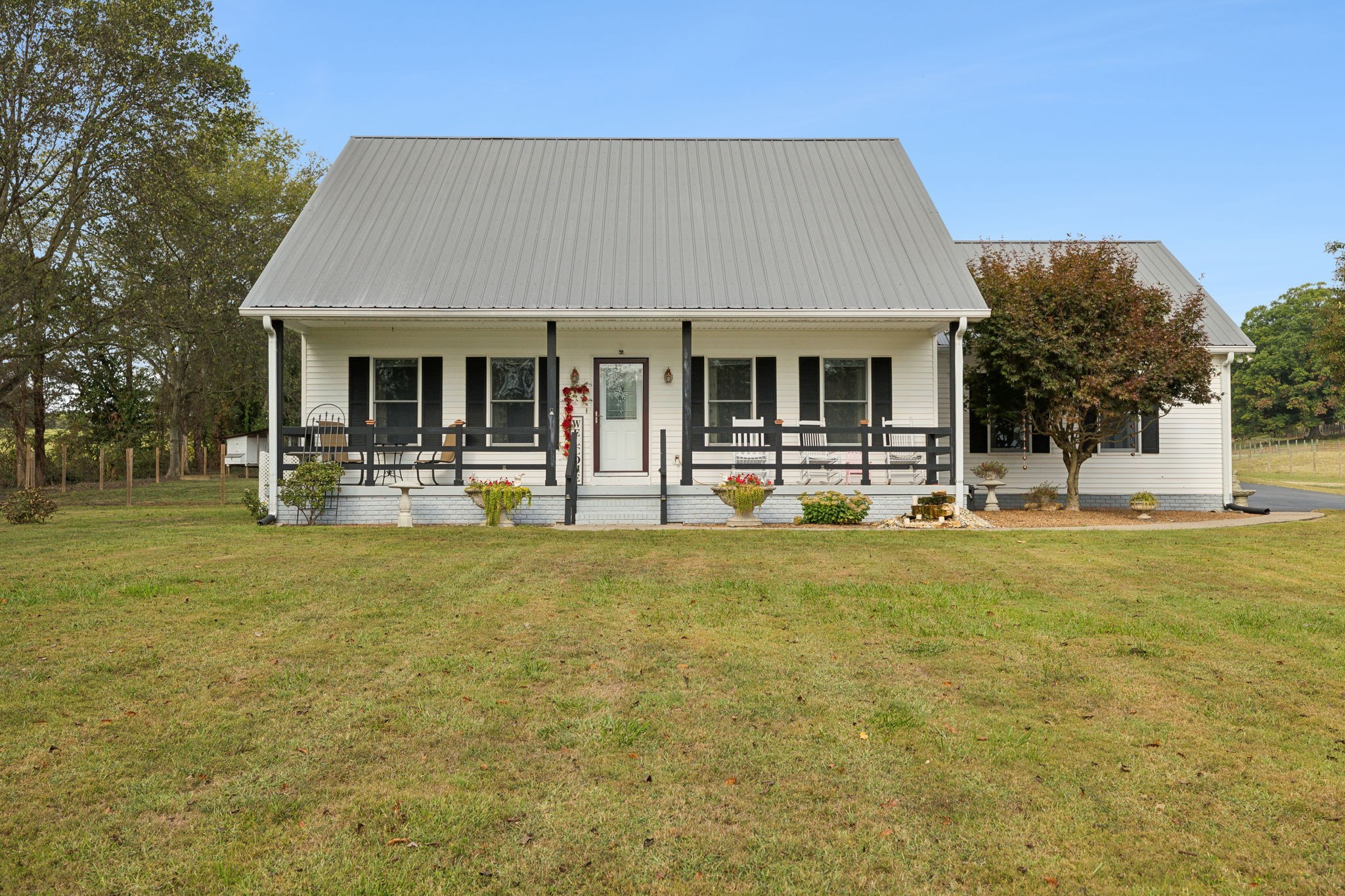 140 Harper Rd Property Photo 1