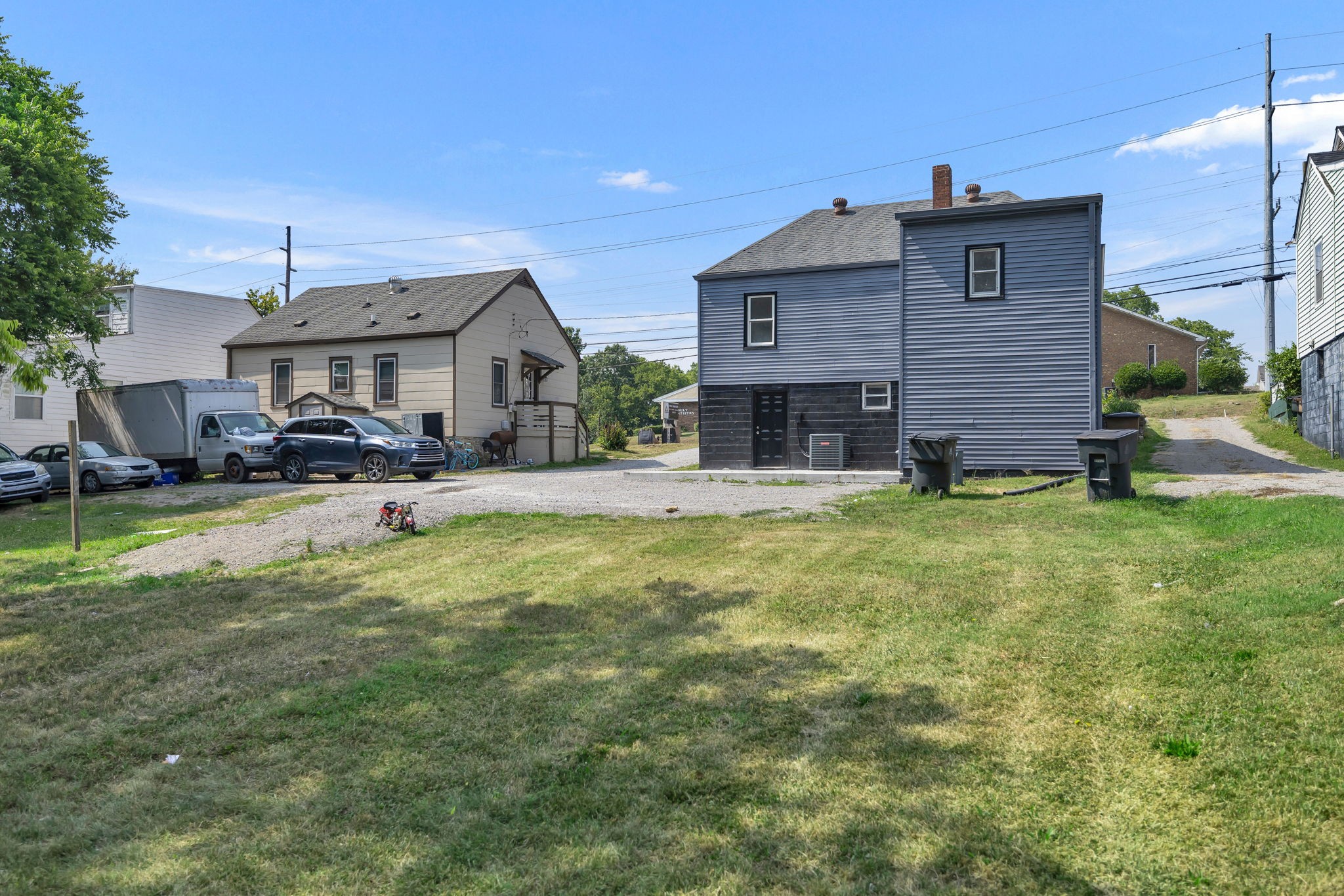 522 E Trinity Ln Property Photo 46
