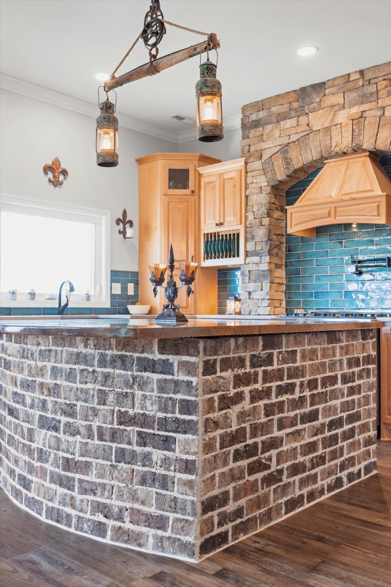 300 Skyhigh Drive Property Photo 16