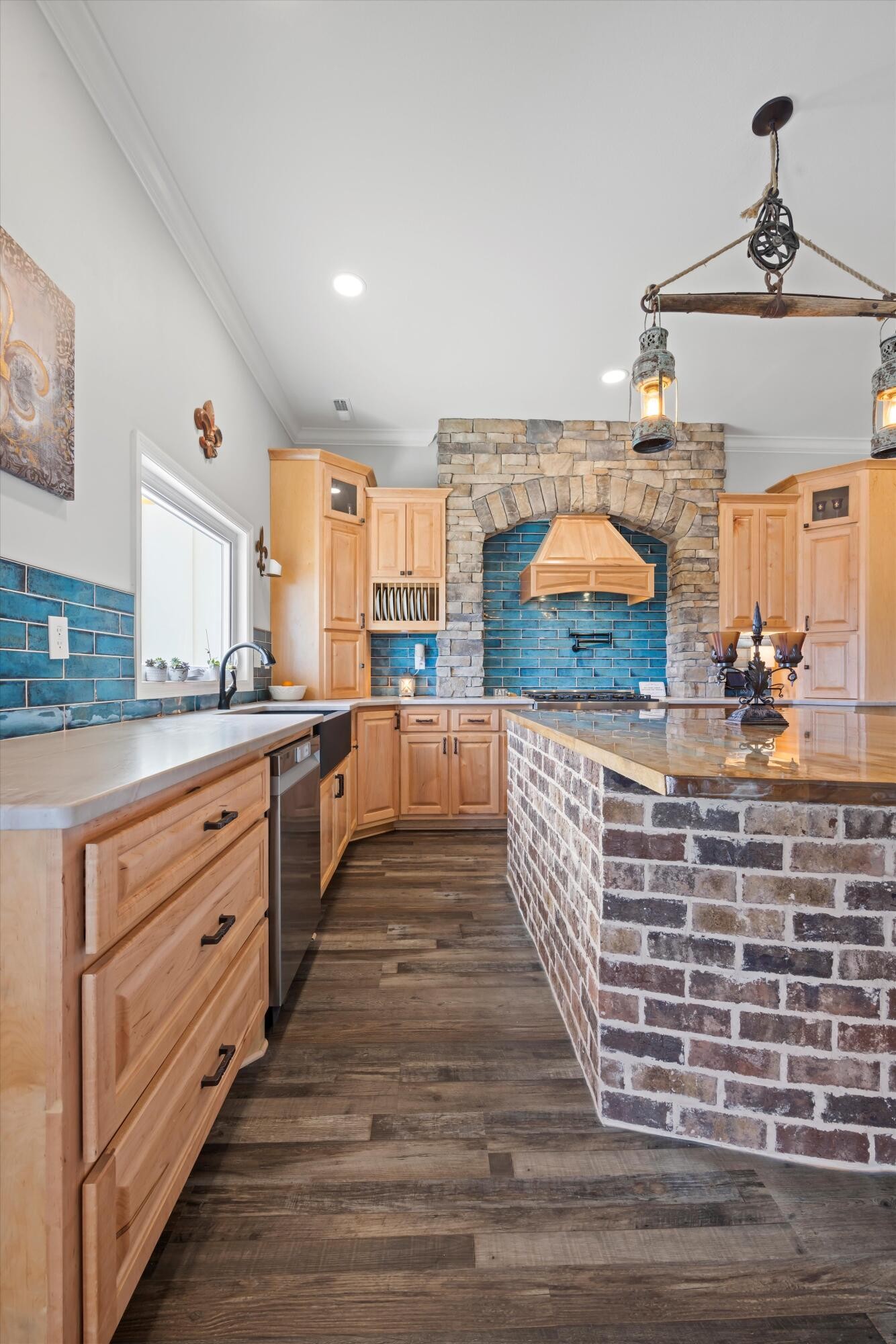 300 Skyhigh Drive Property Photo 19