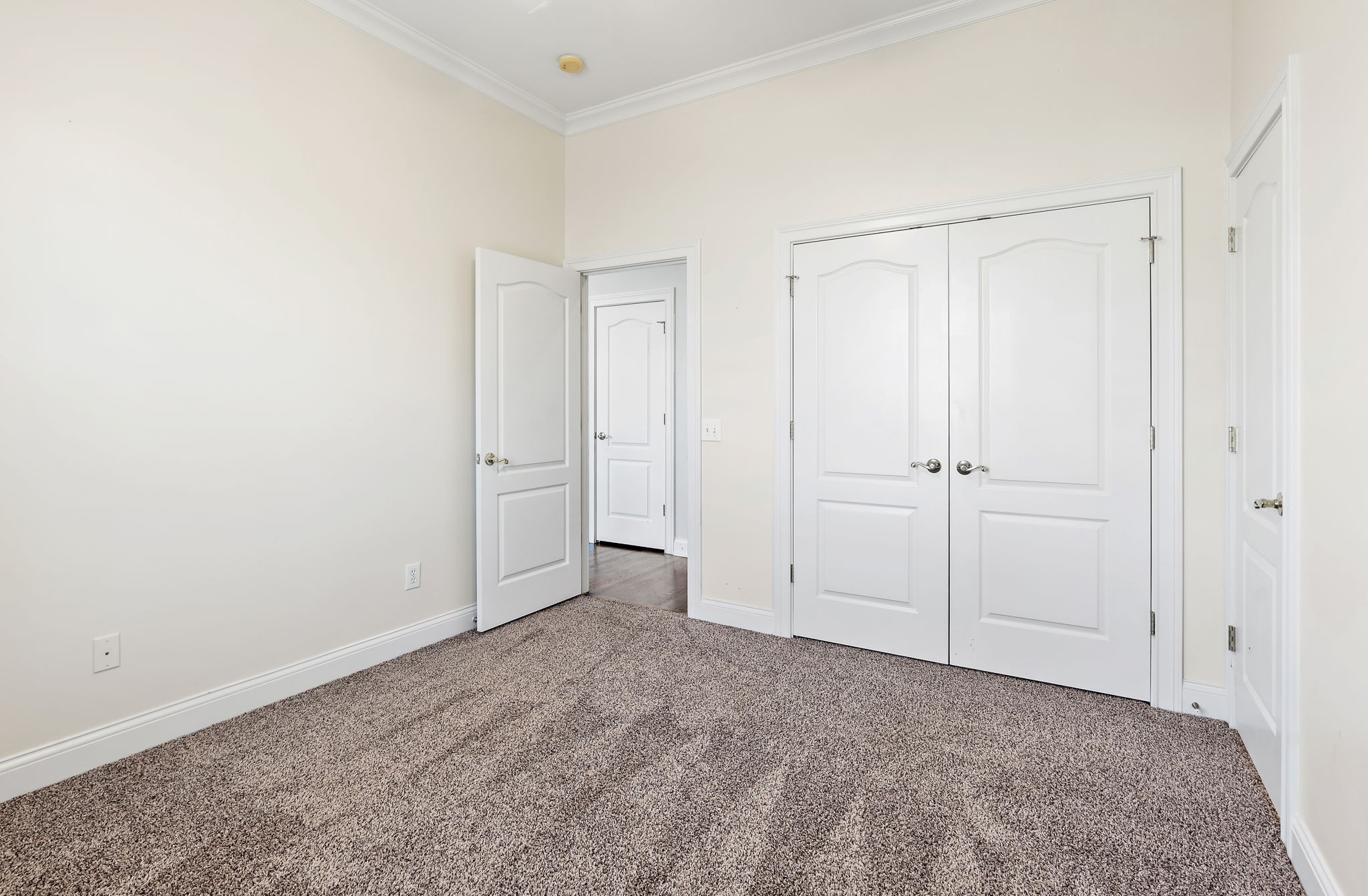 1011 Island Brook Dr Property Photo 12