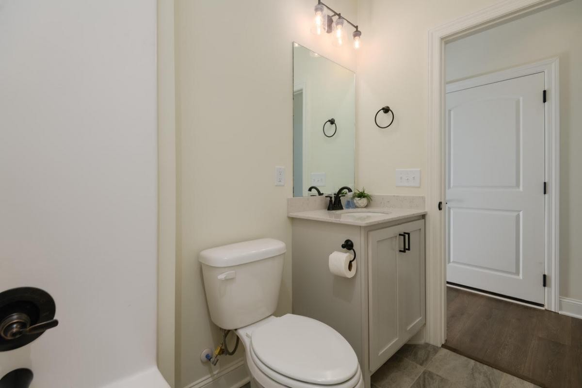 2290 Midland Rd Property Photo 6