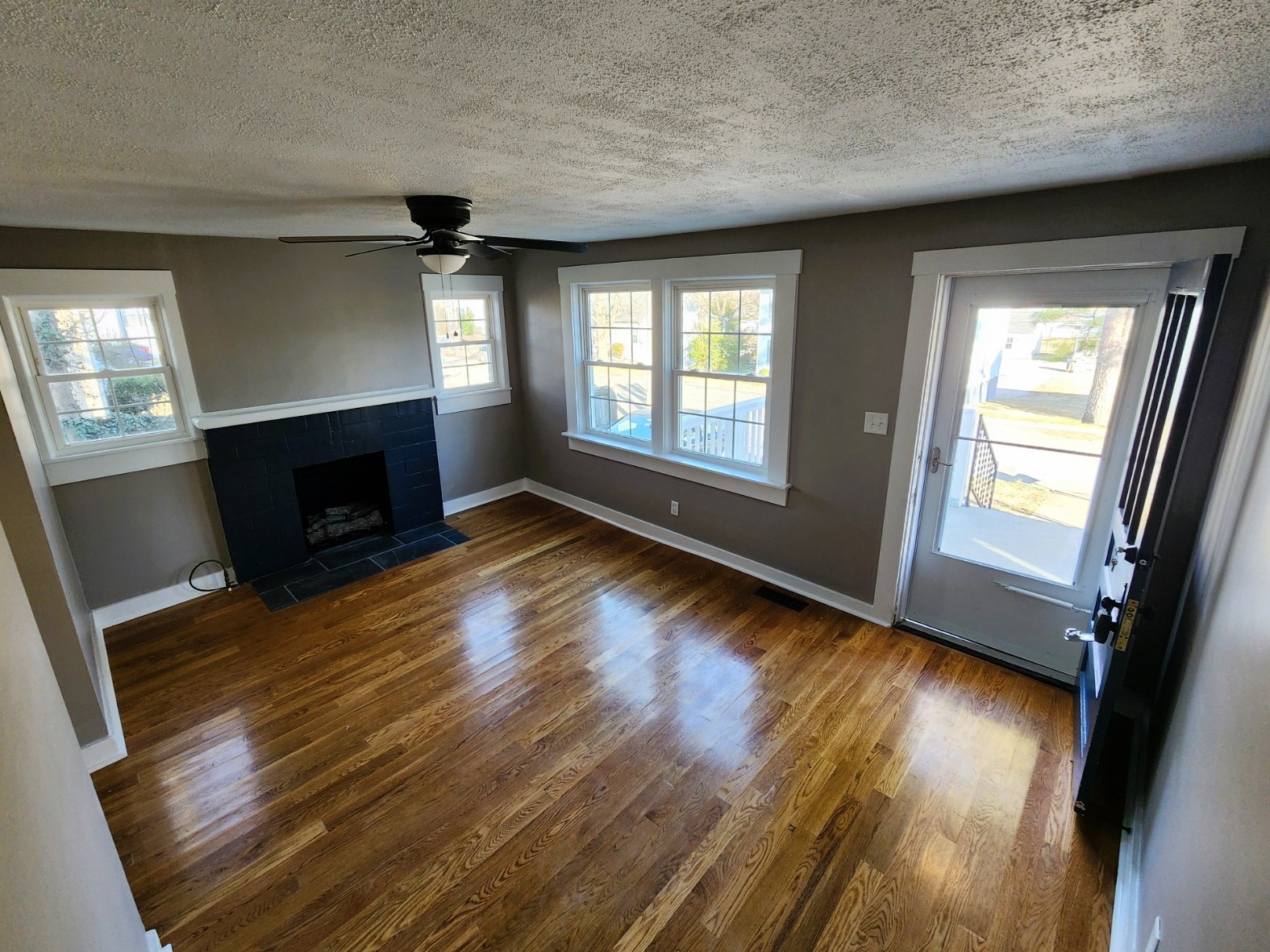 1830 Dimple Ct Property Photo 4