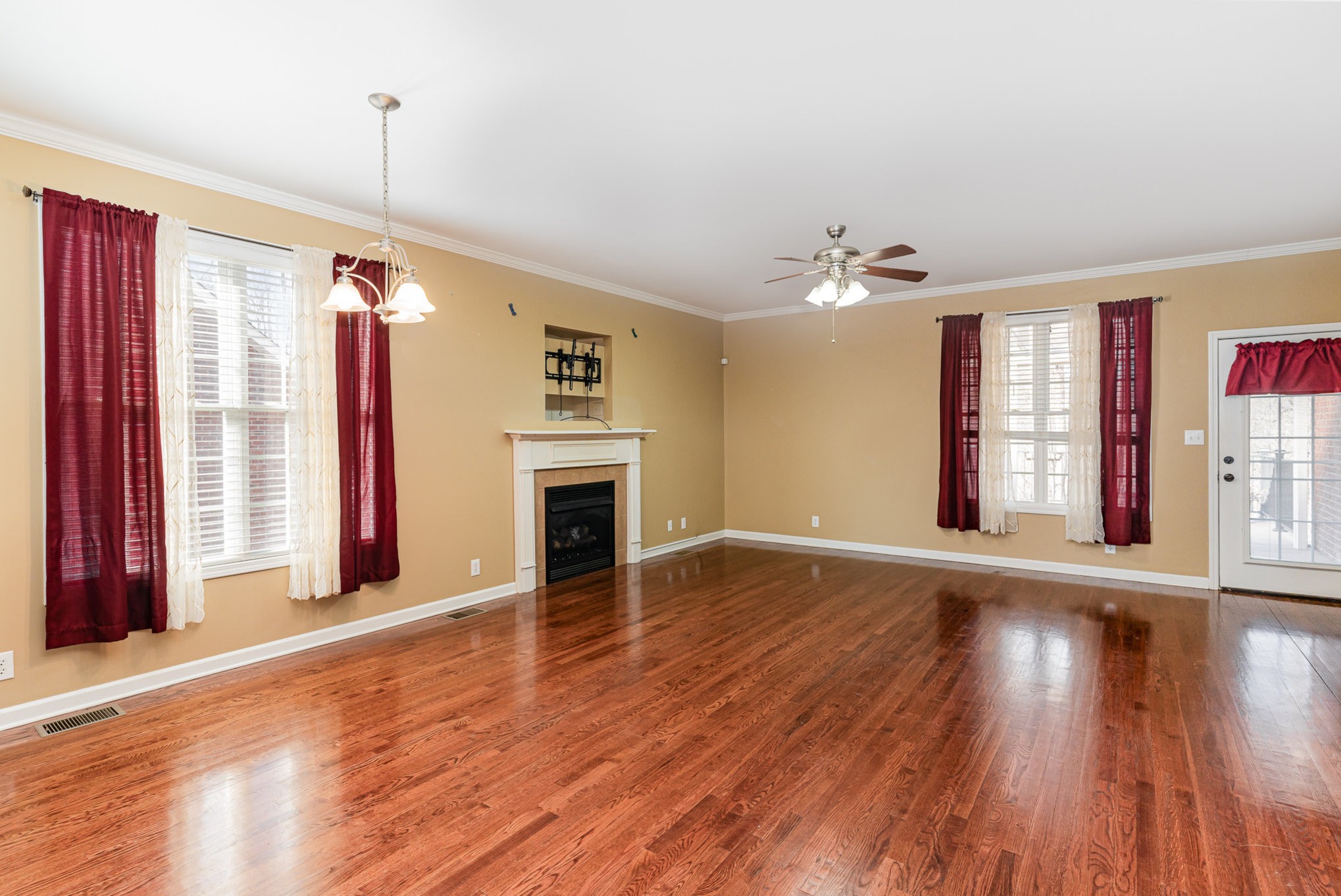 717 Courtland Ave Property Photo 4