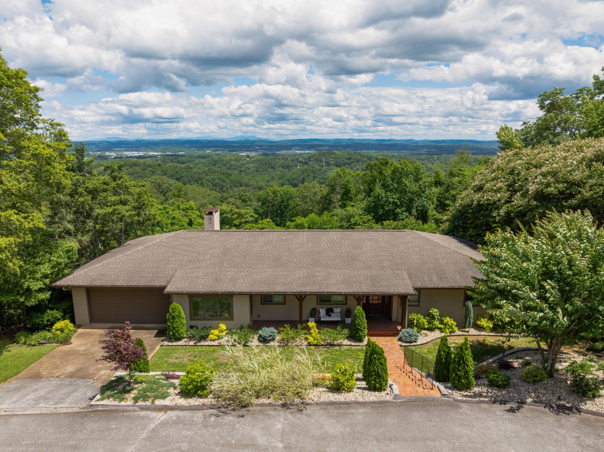 540 N Crest Court Property Photo 1